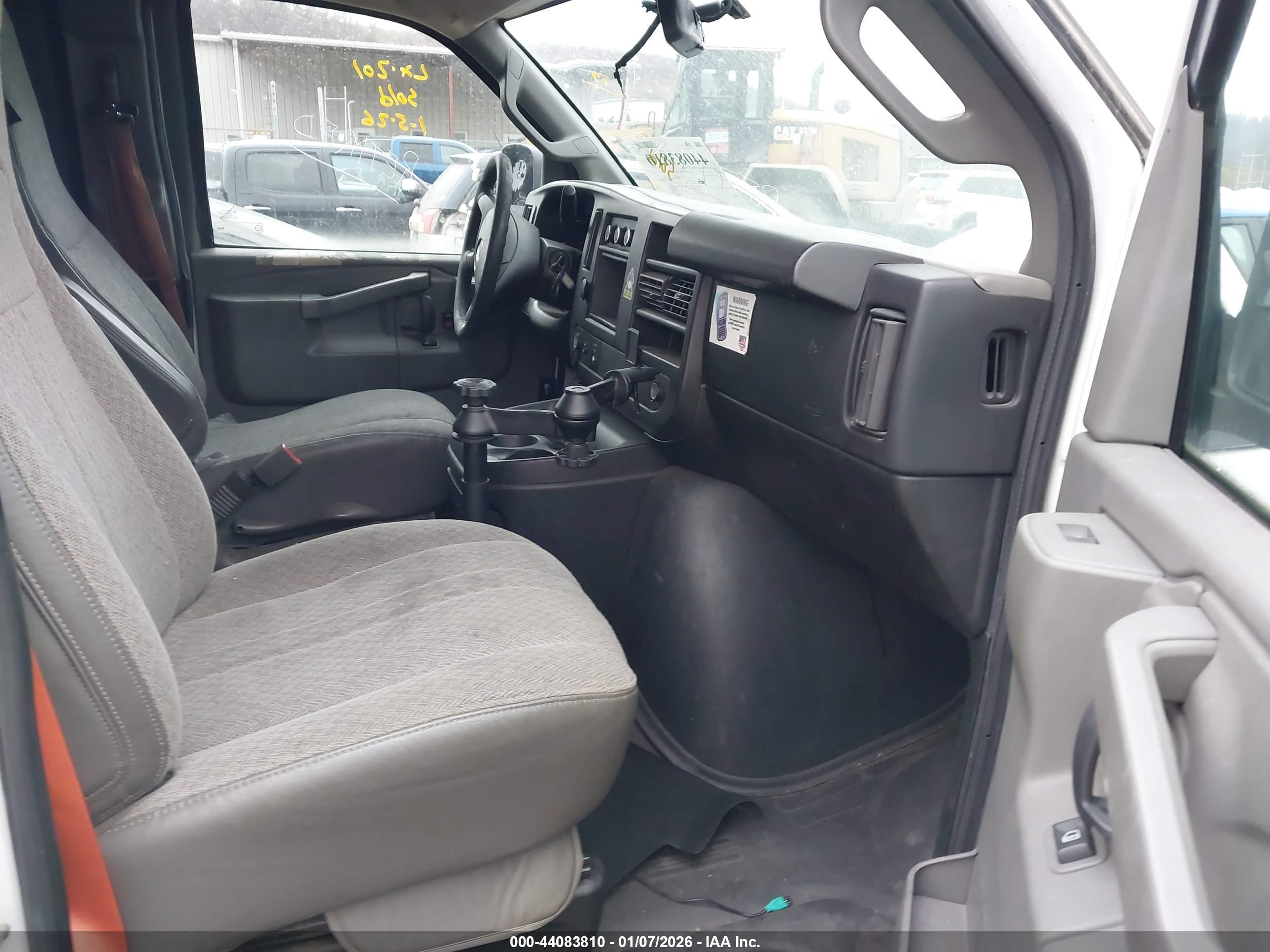 CHEVROLET EXPRESS image 5