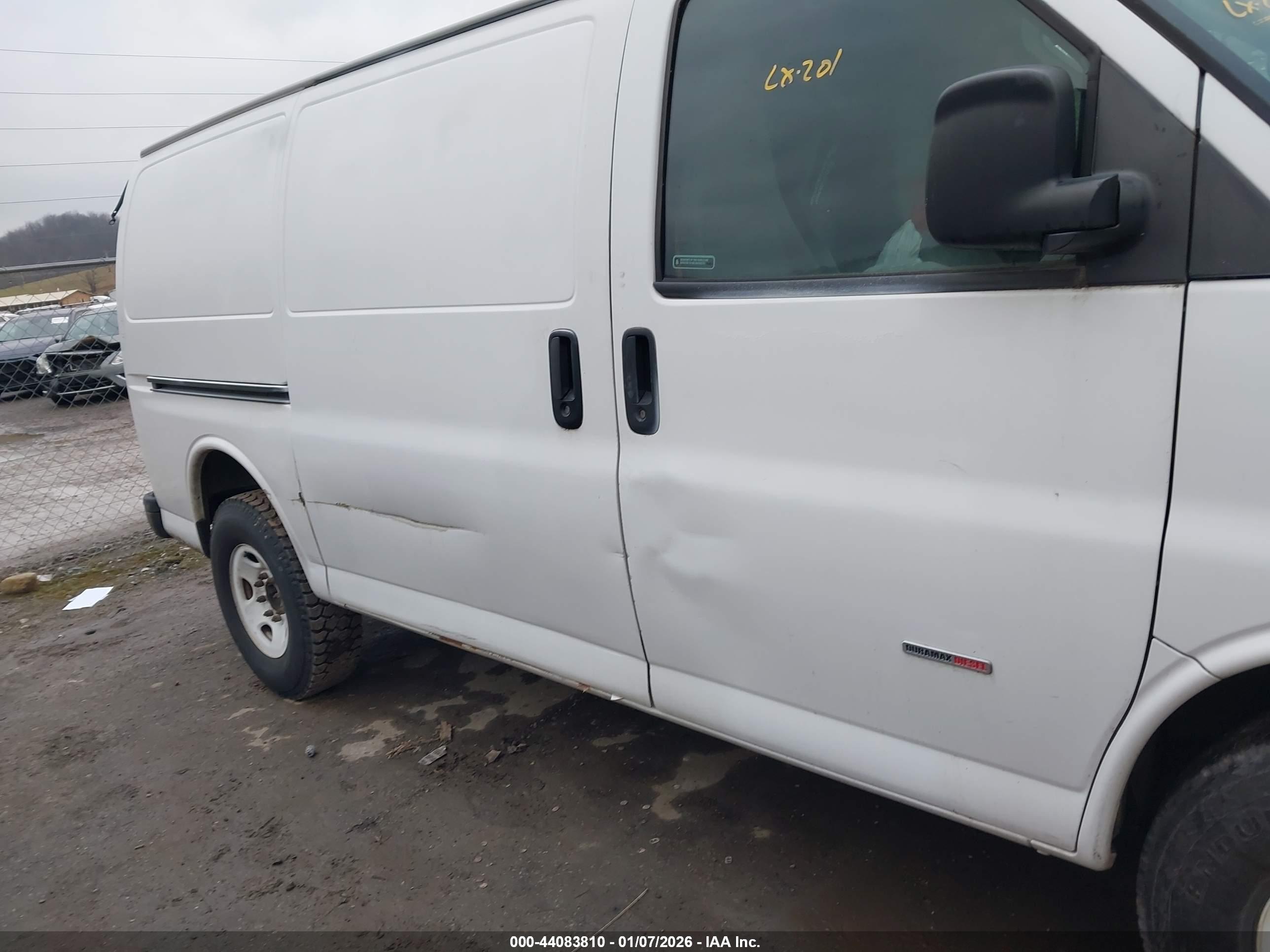 CHEVROLET EXPRESS image 6