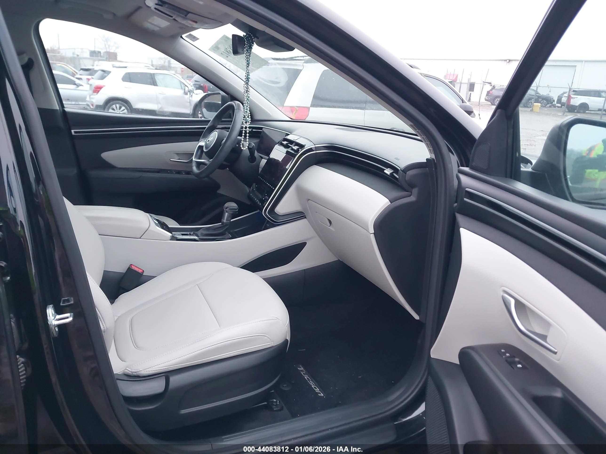 HYUNDAI TUCSON image 5