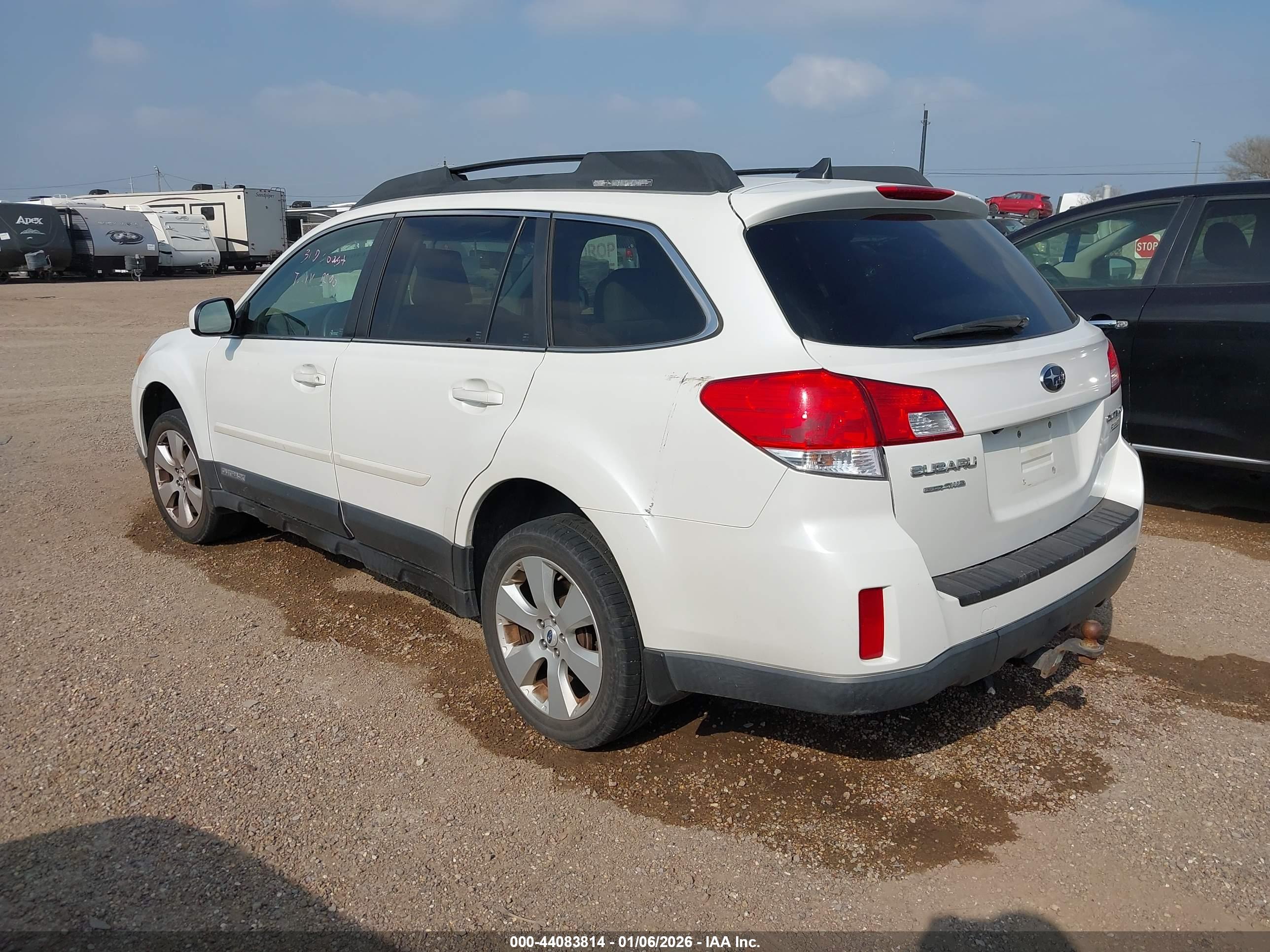 SUBARU OUTBACK image 3