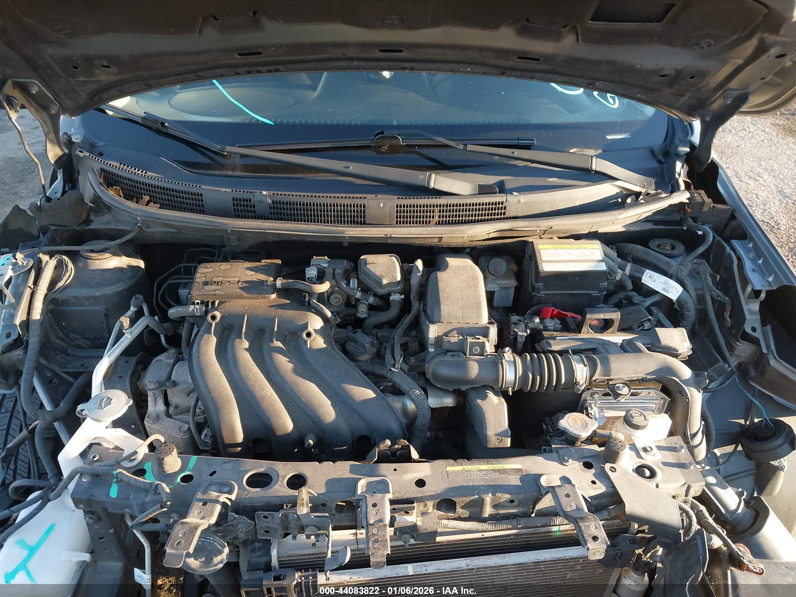 NISSAN VERSA image 10