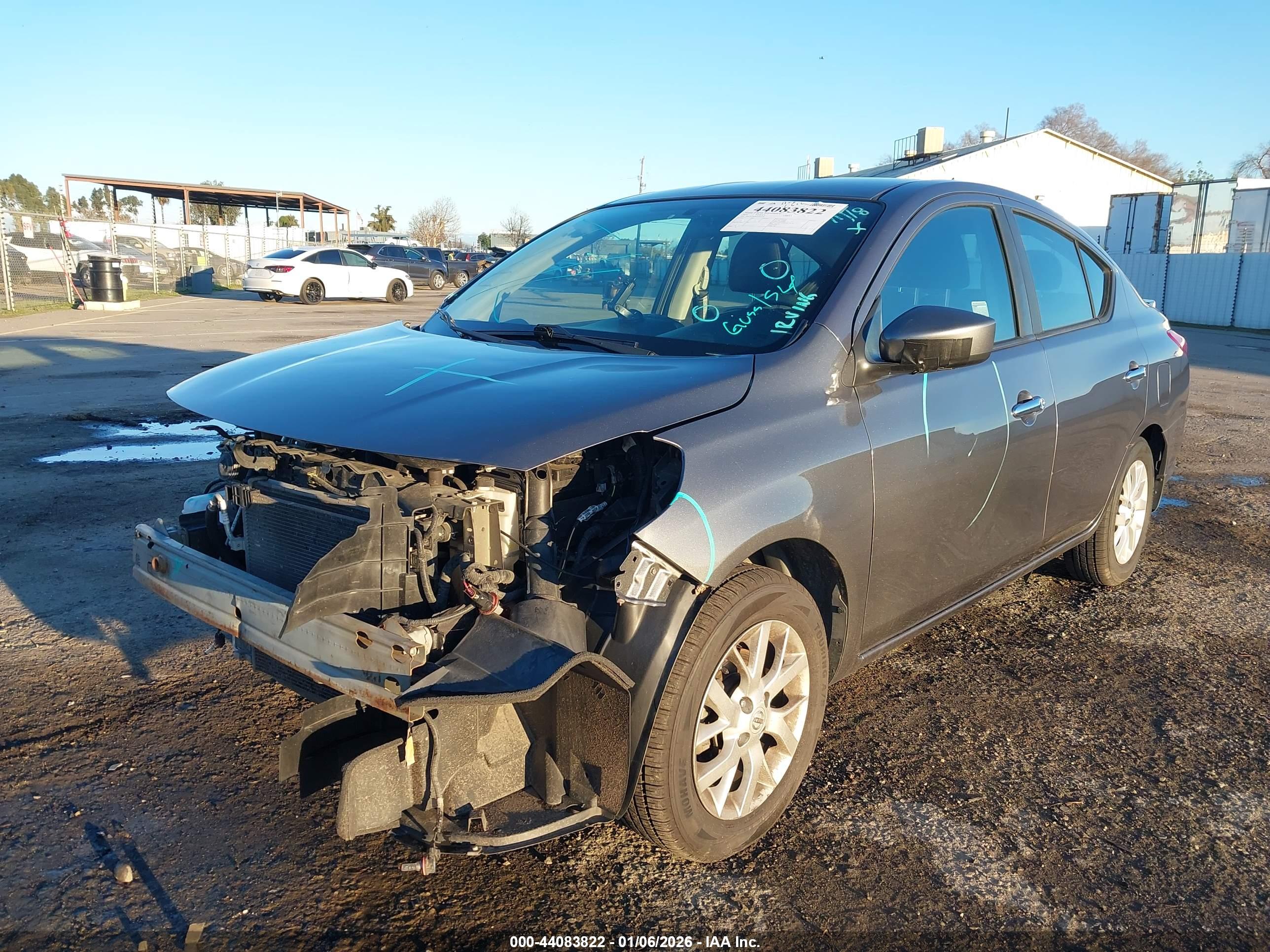 NISSAN VERSA image 2