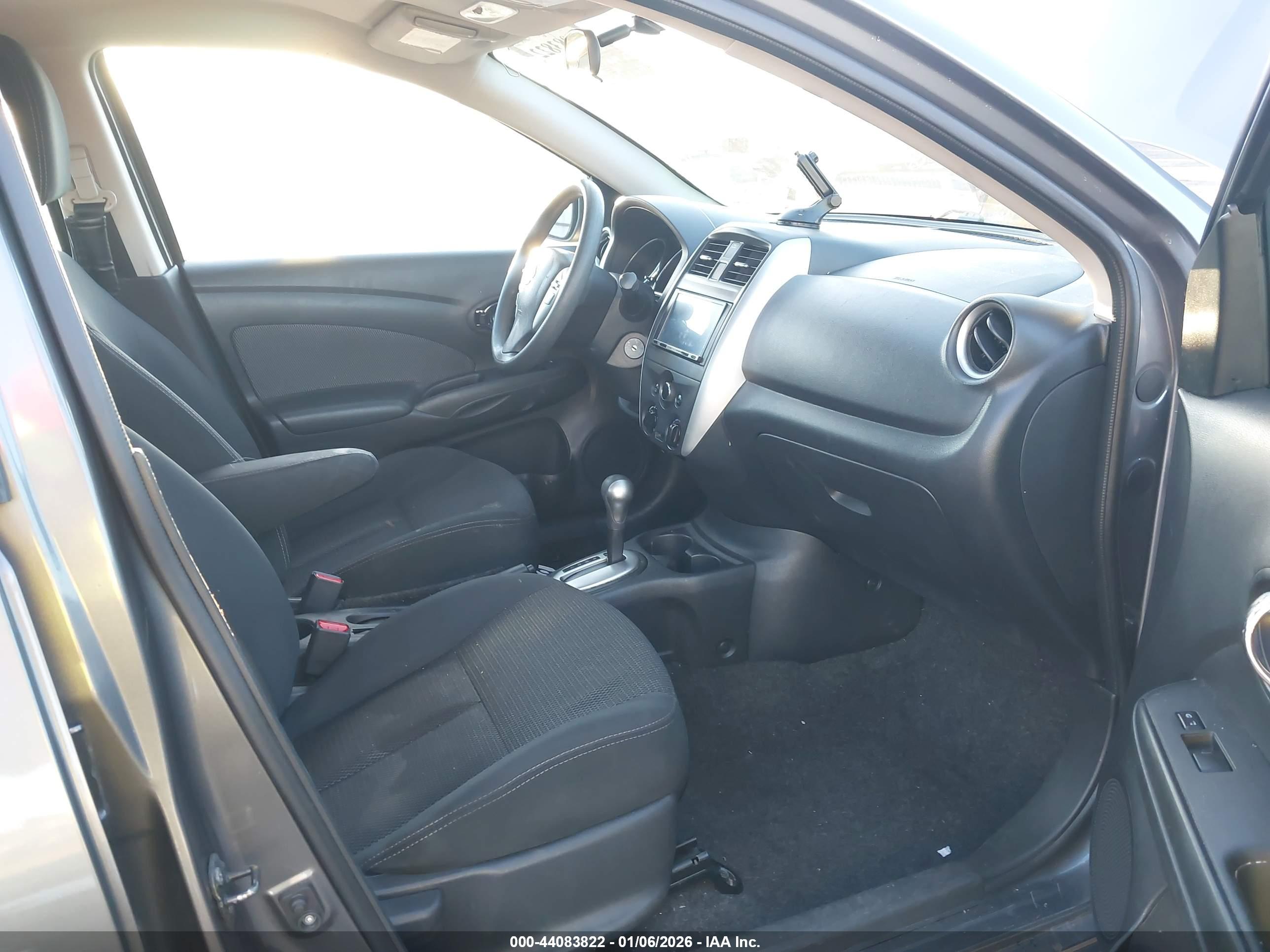 NISSAN VERSA image 5