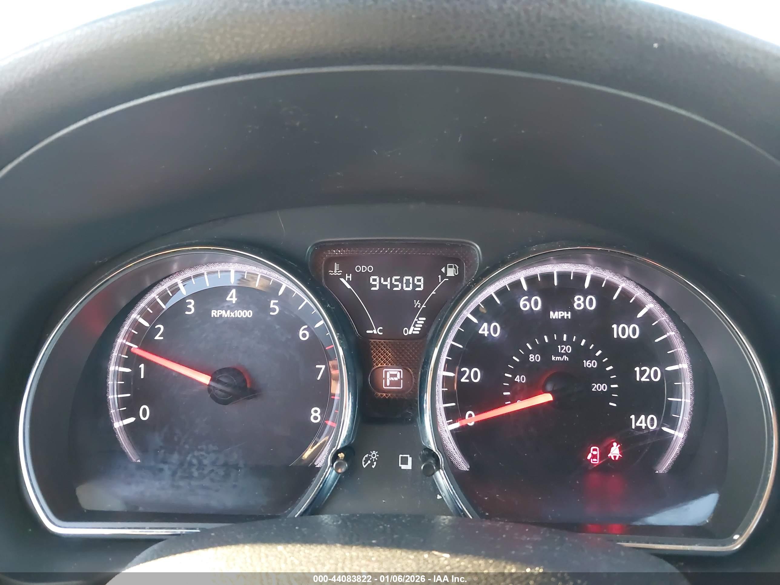 NISSAN VERSA image 7