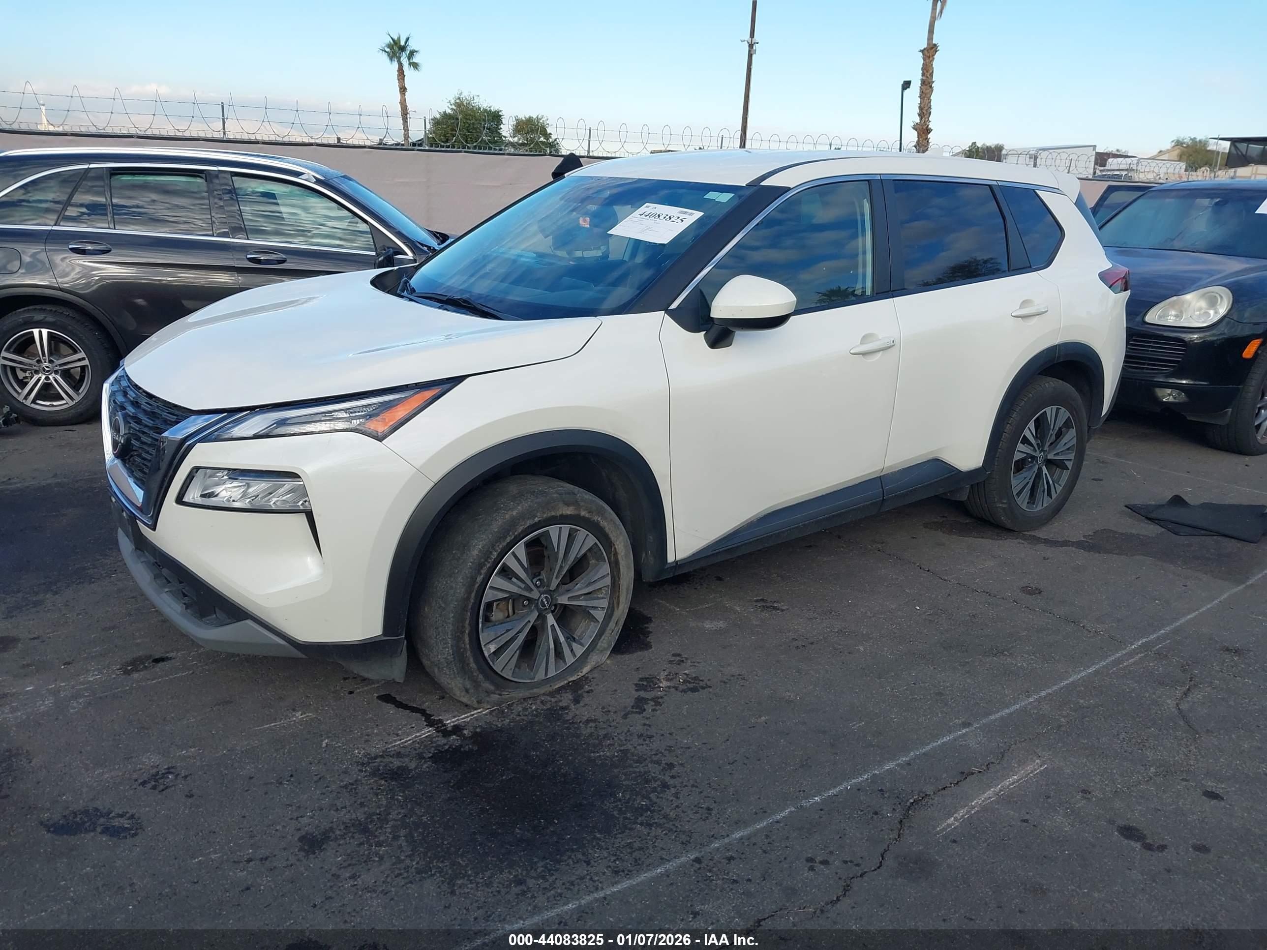 NISSAN ROGUE image 2