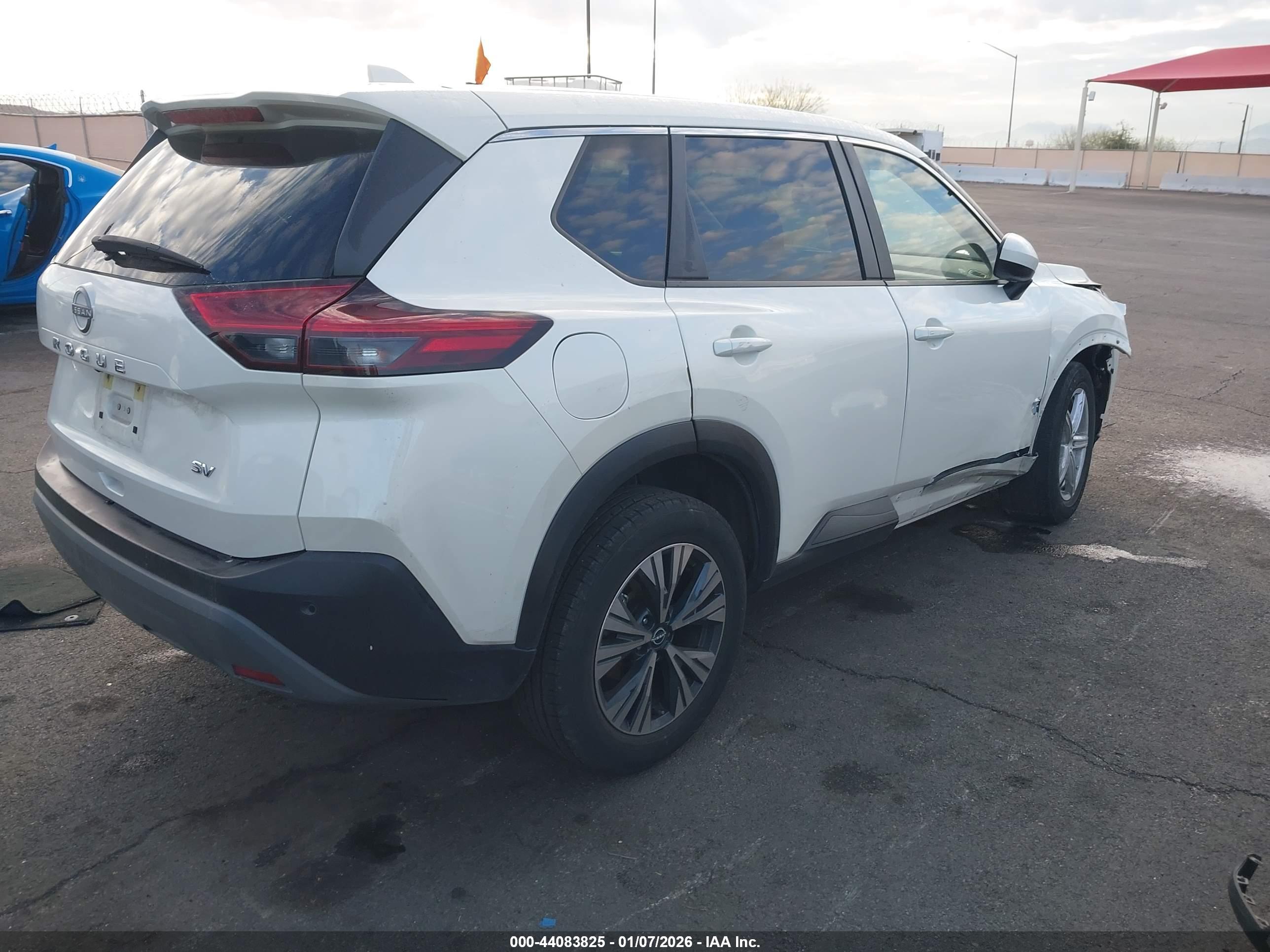 NISSAN ROGUE image 4