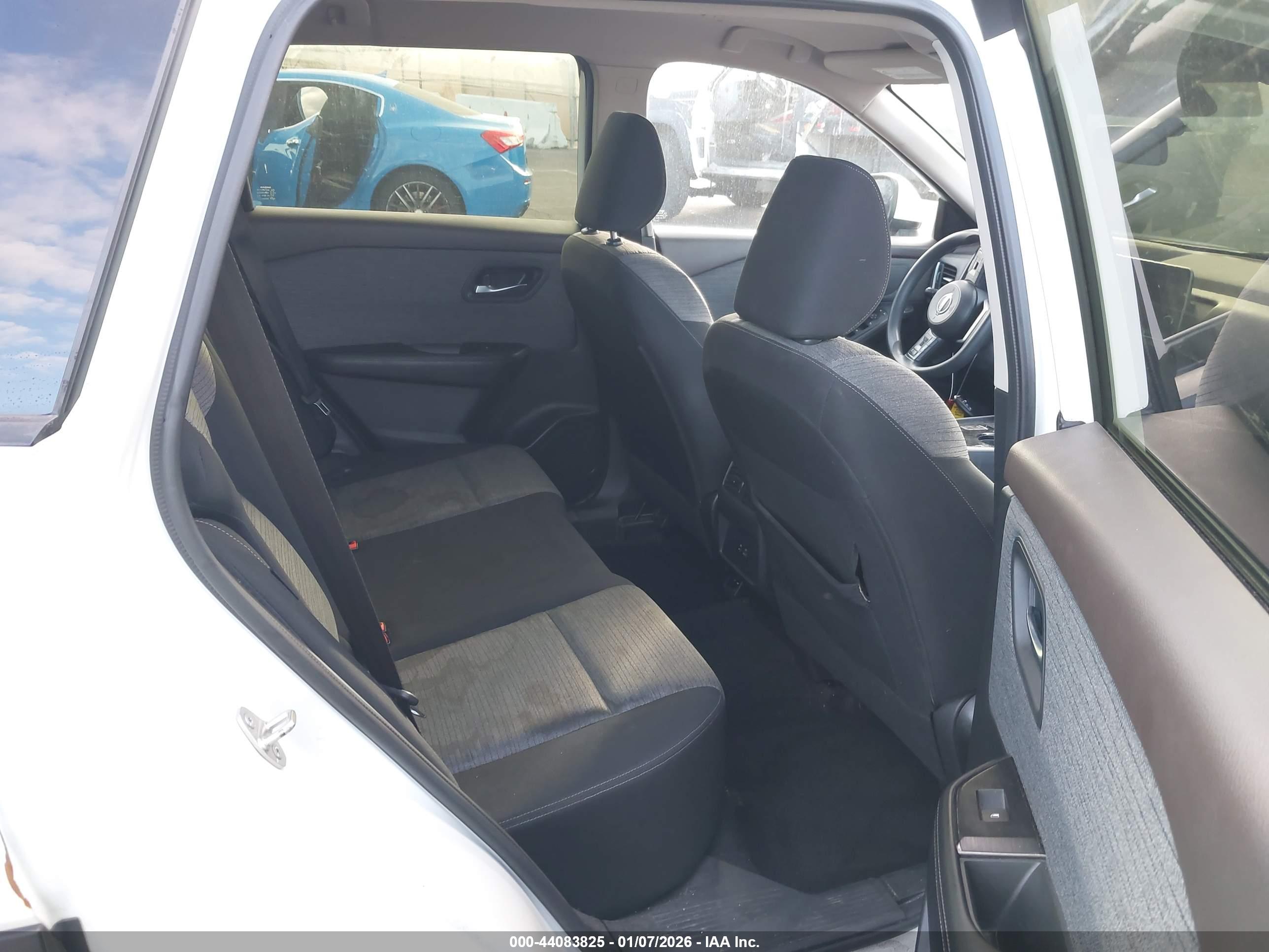 NISSAN ROGUE image 8