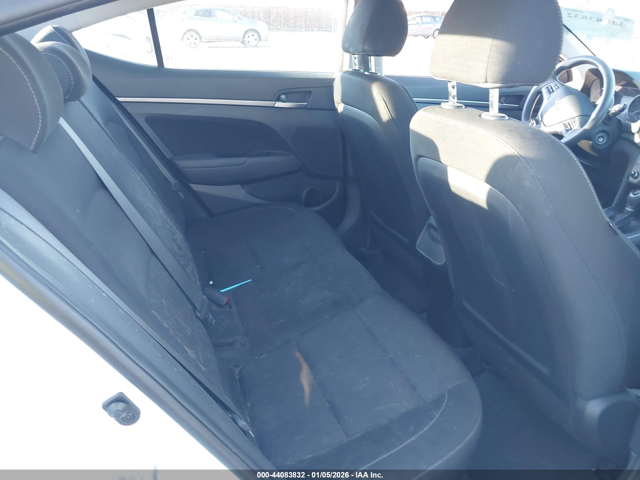 HYUNDAI ELANTRA image 8