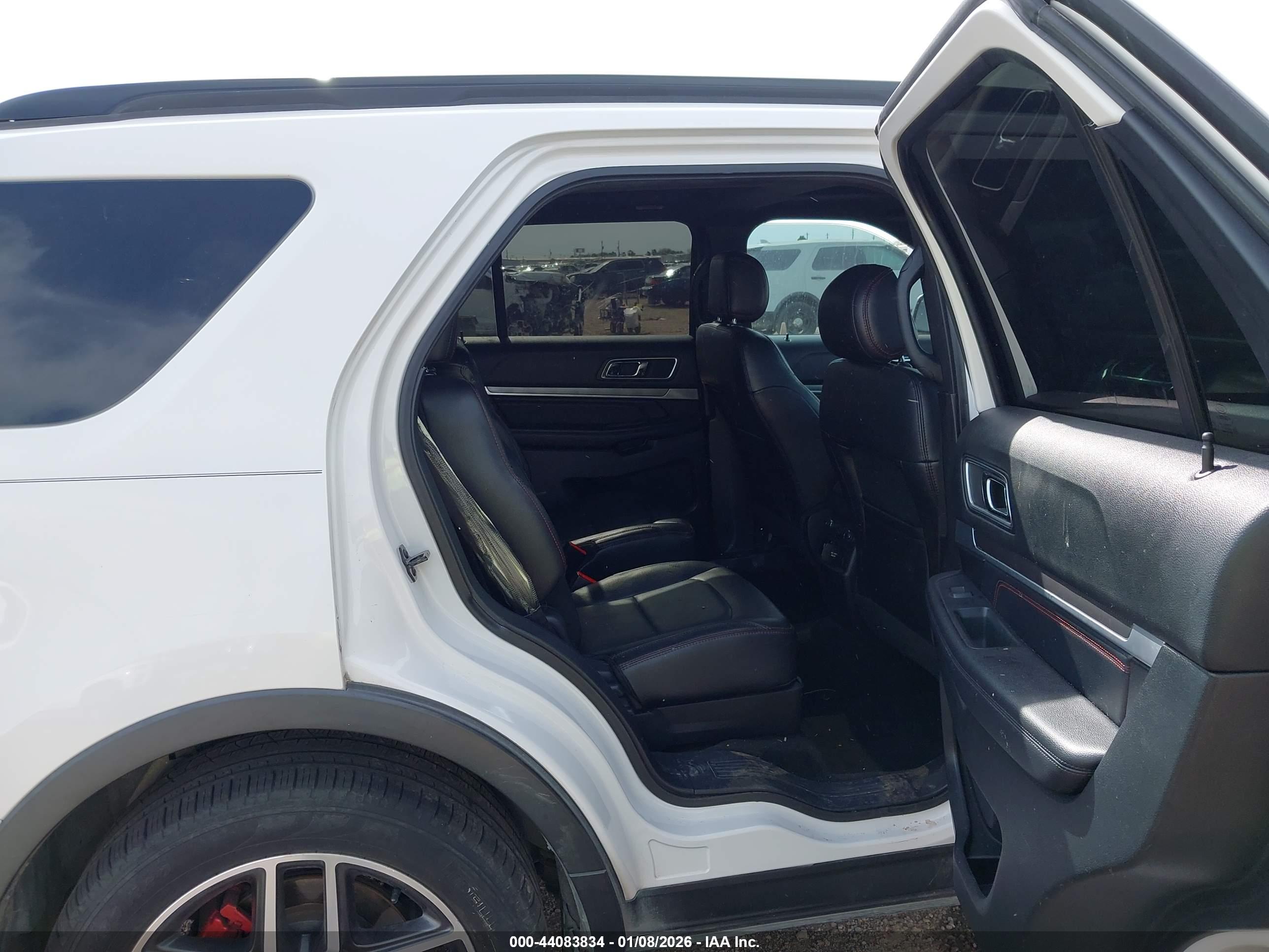 FORD EXPLORER image 8