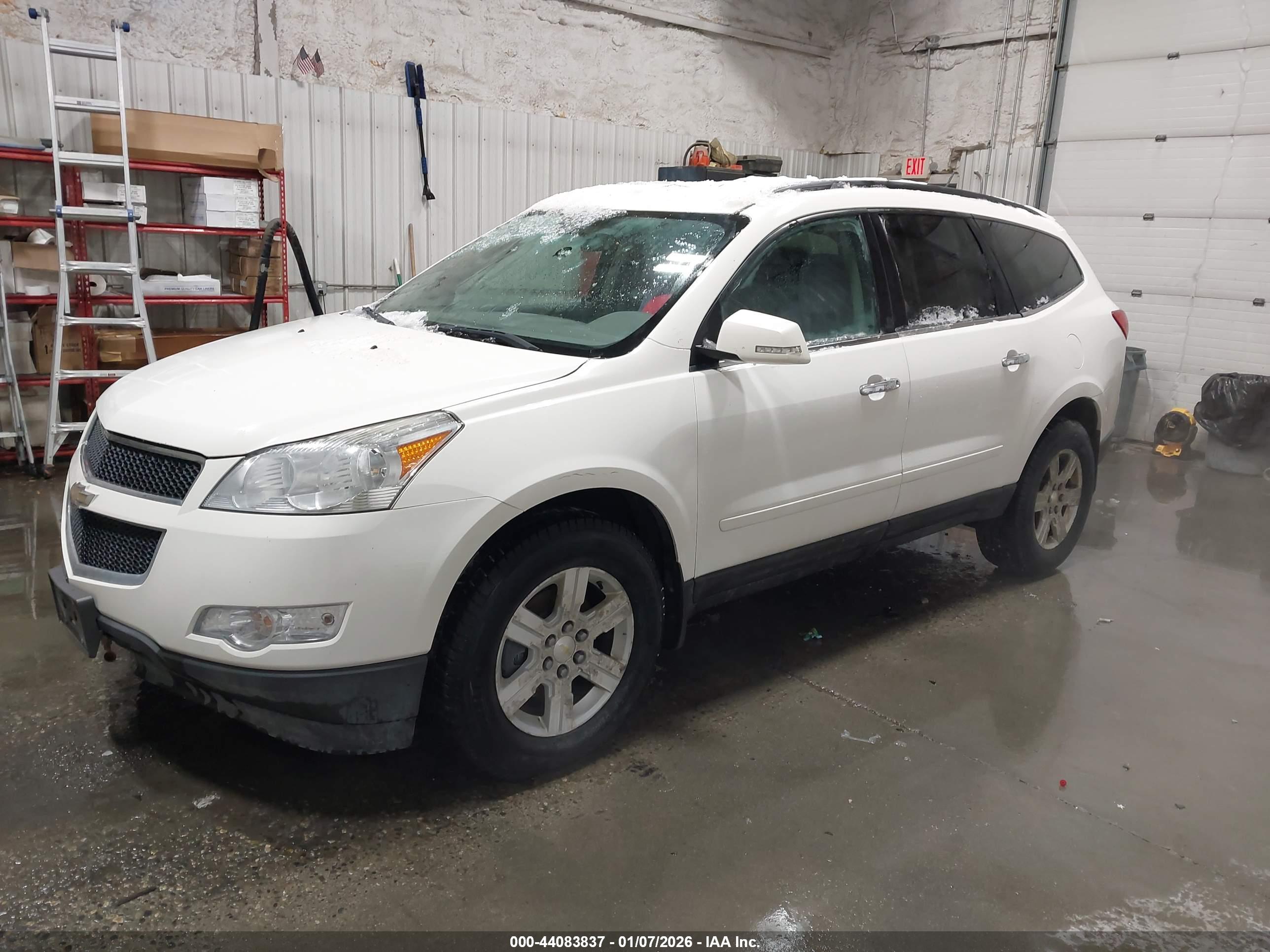CHEVROLET TRAVERSE image 2