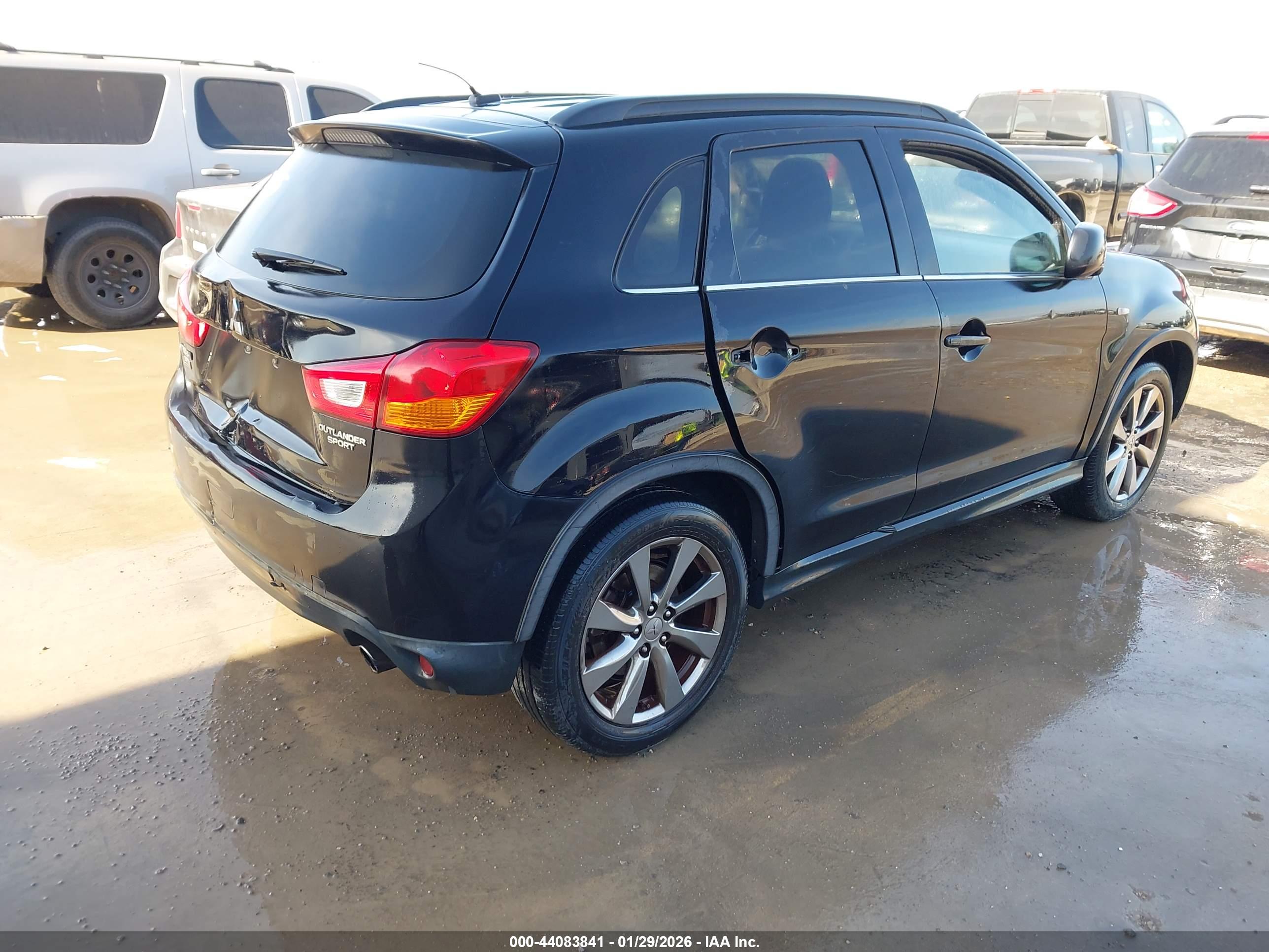 MITSUBISHI OUTLANDER image 4