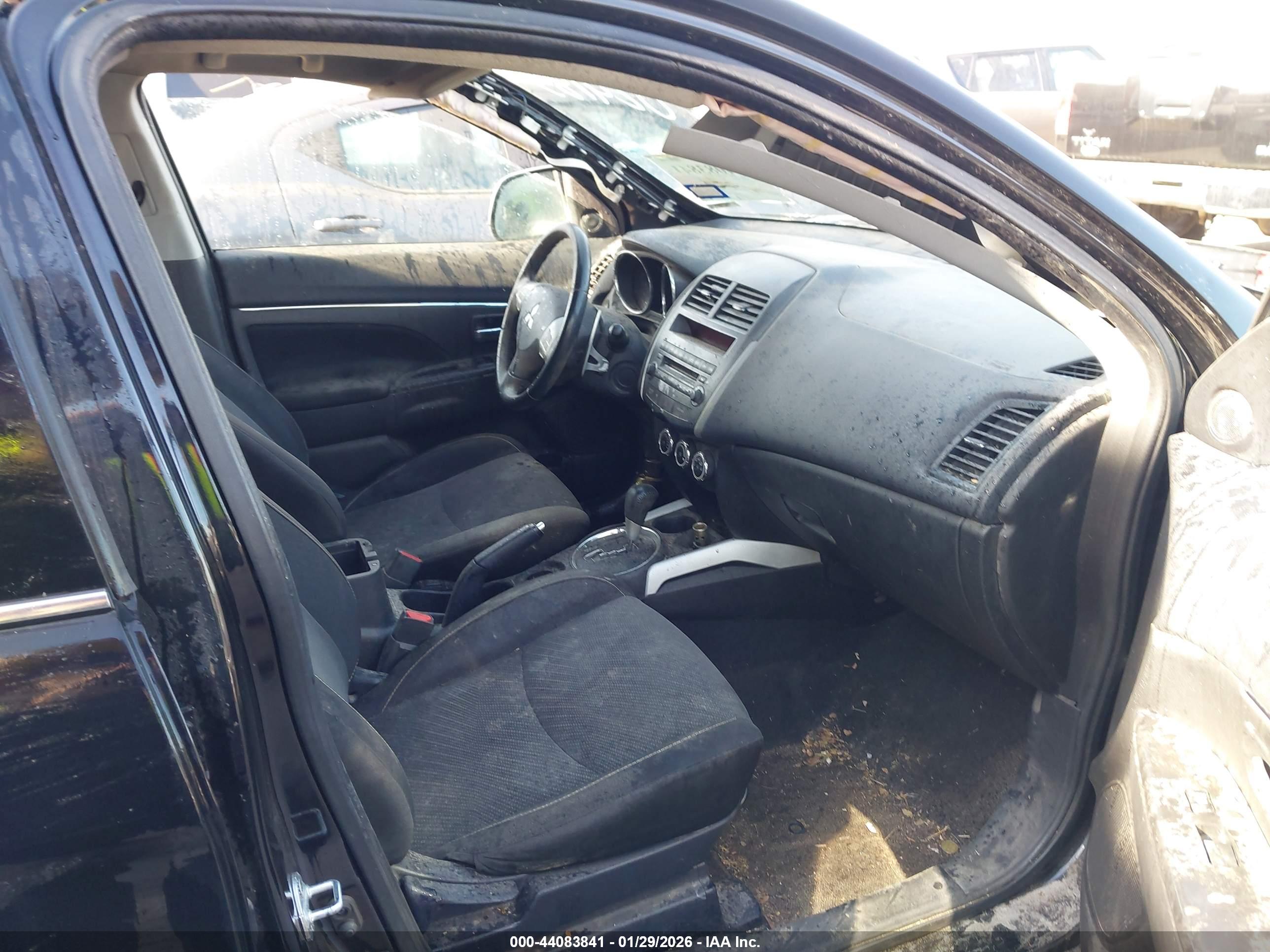 MITSUBISHI OUTLANDER image 5