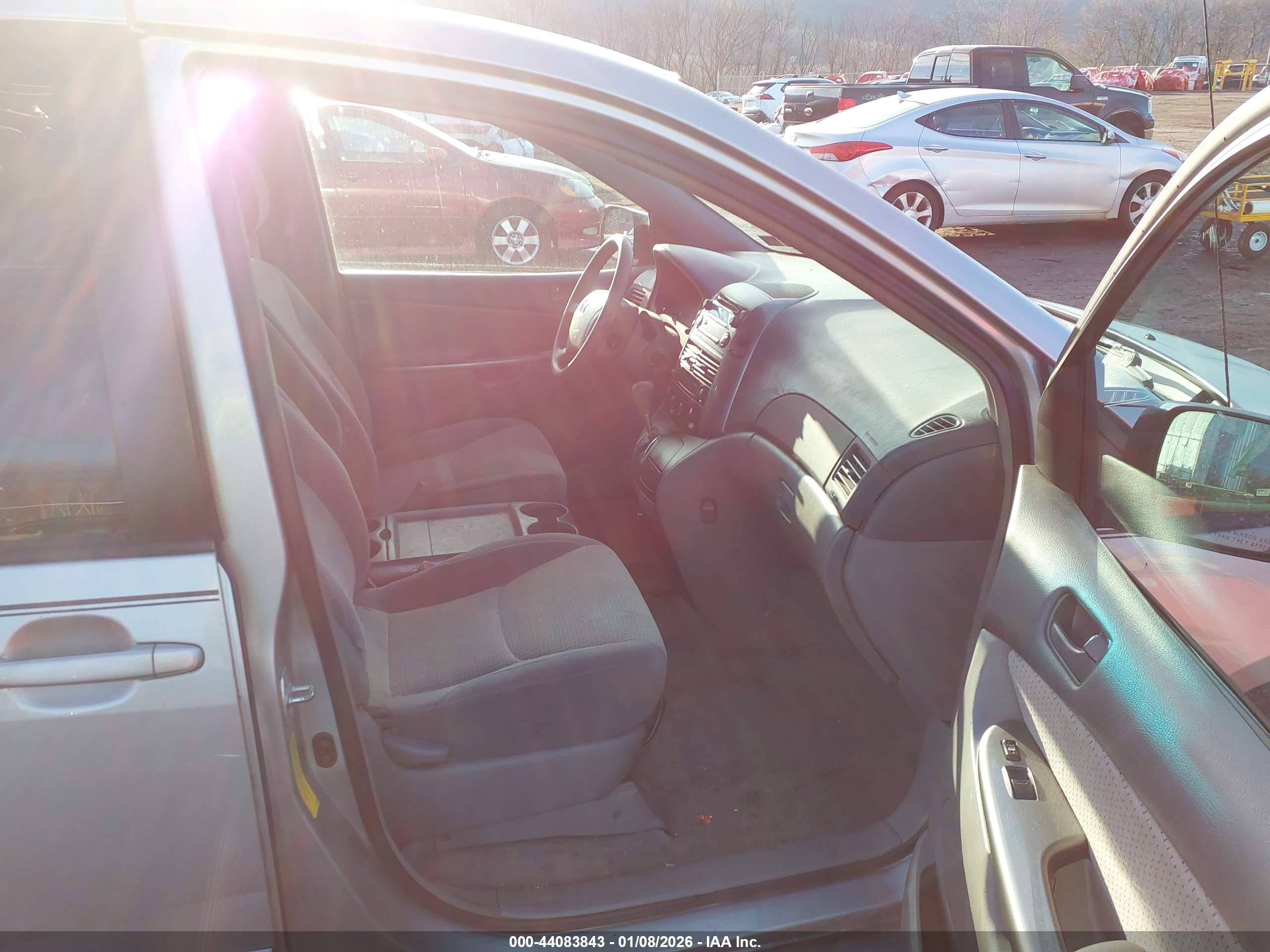 TOYOTA SIENNA image 5