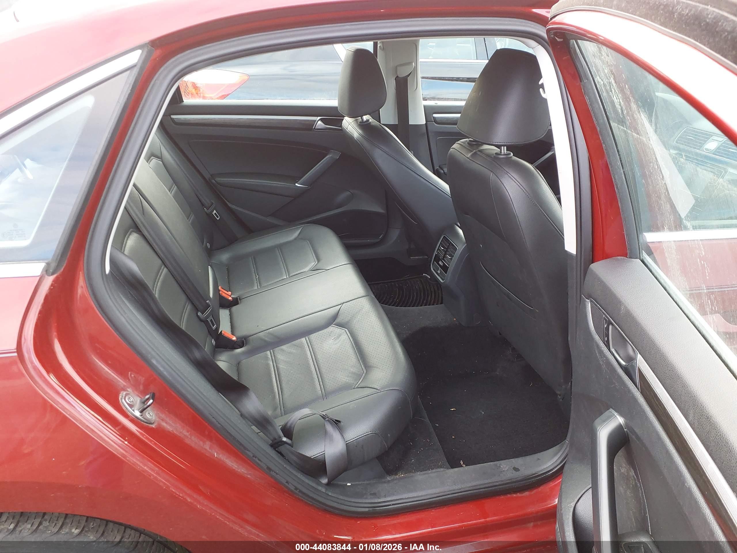 VOLKSWAGEN PASSAT image 8