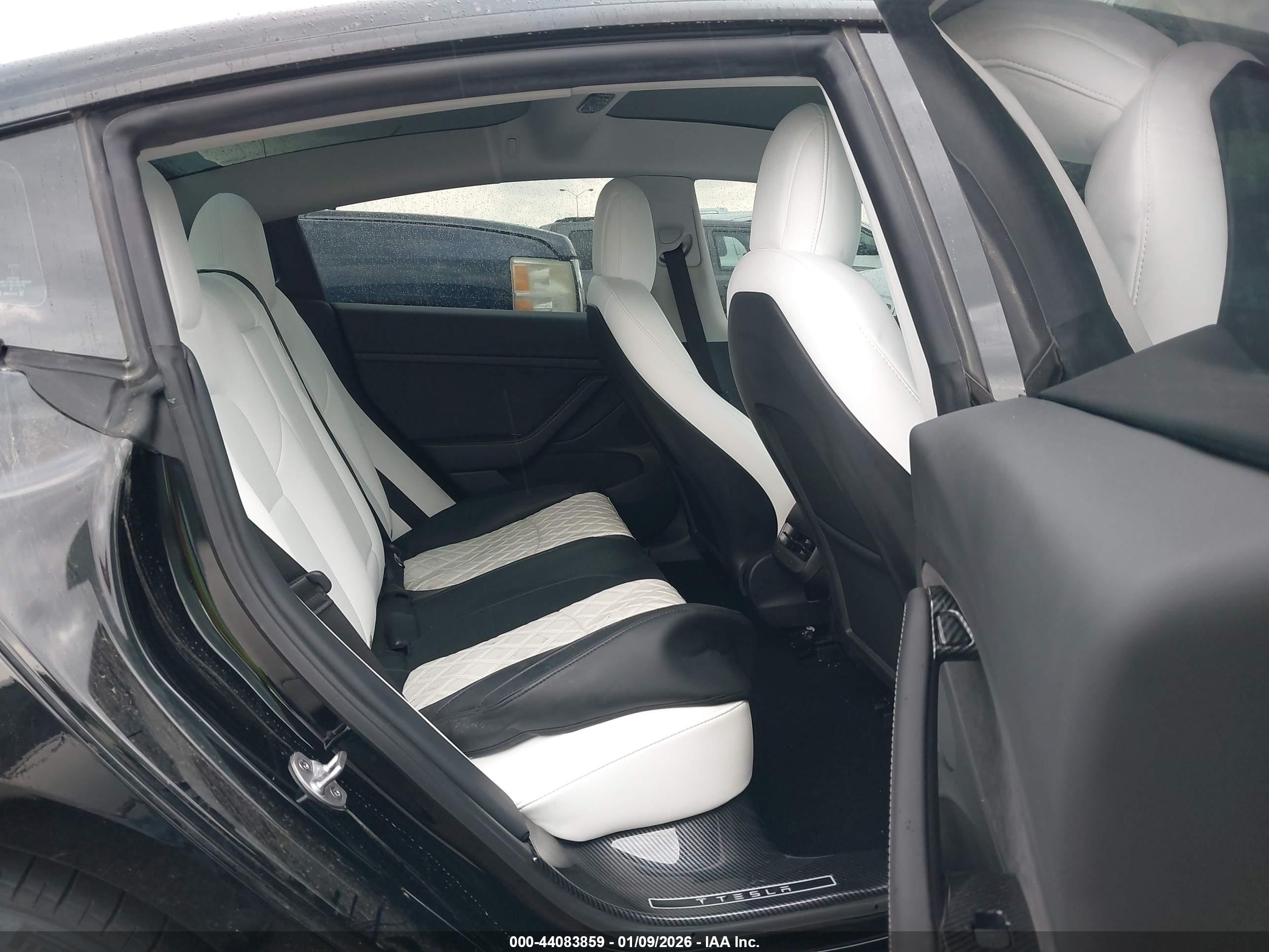 TESLA MODEL image 8
