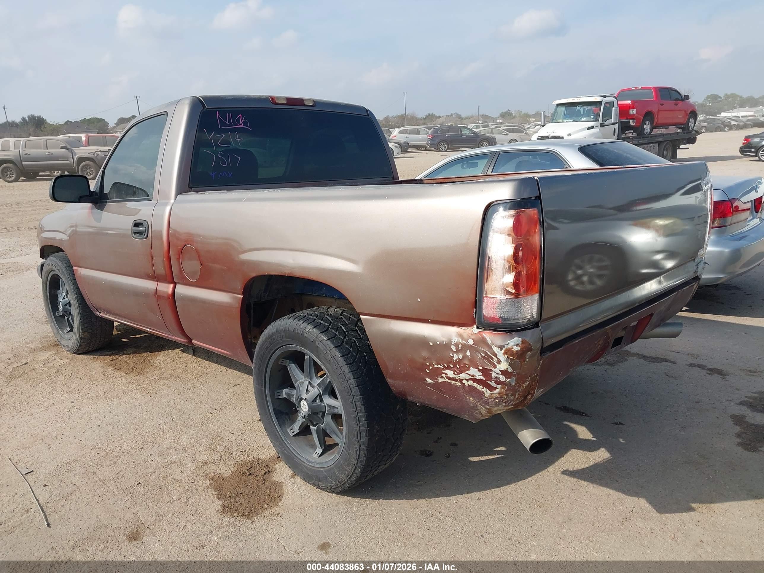CHEVROLET SILVERADO image 3