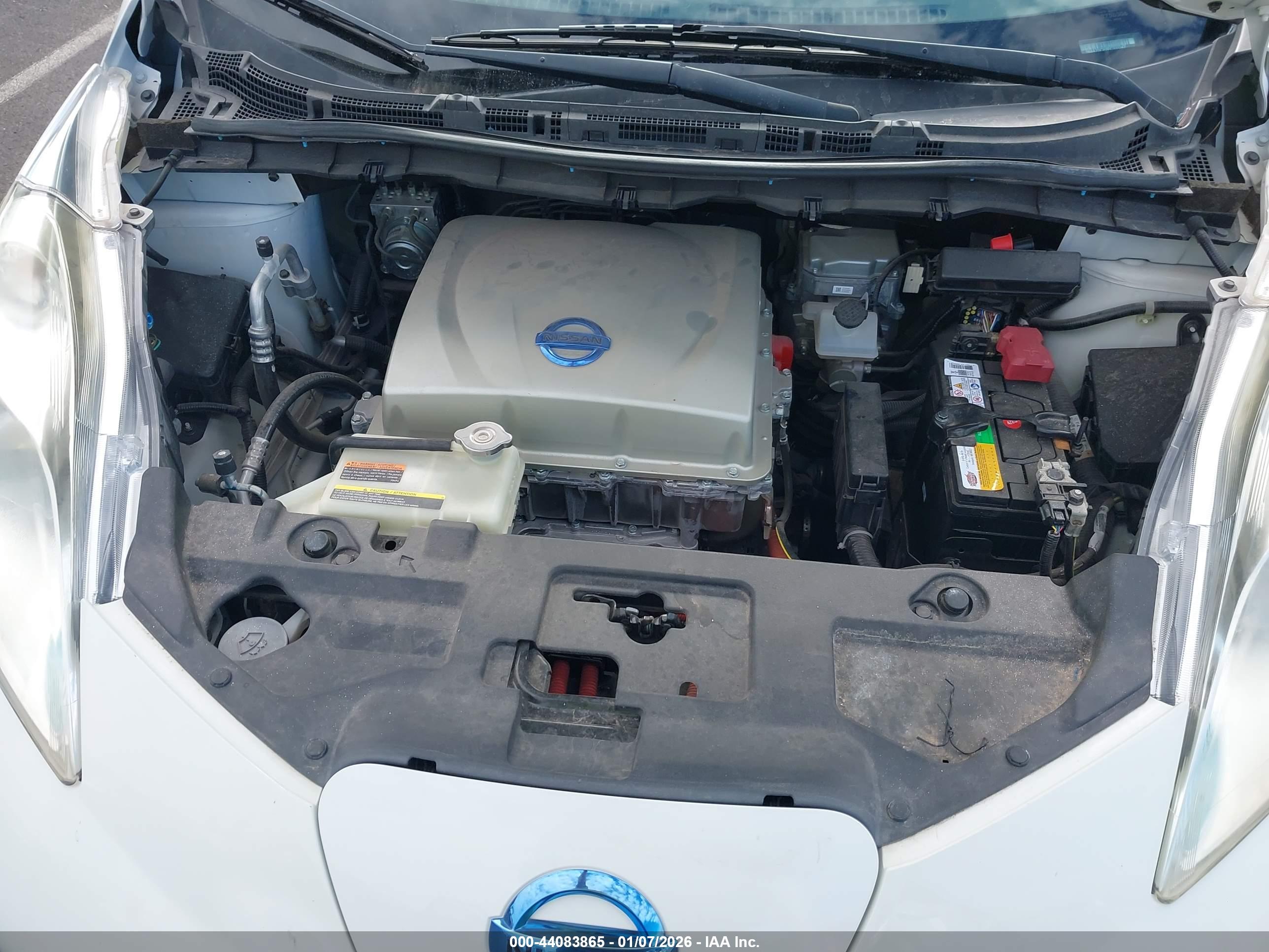 NISSAN LEAF image 10