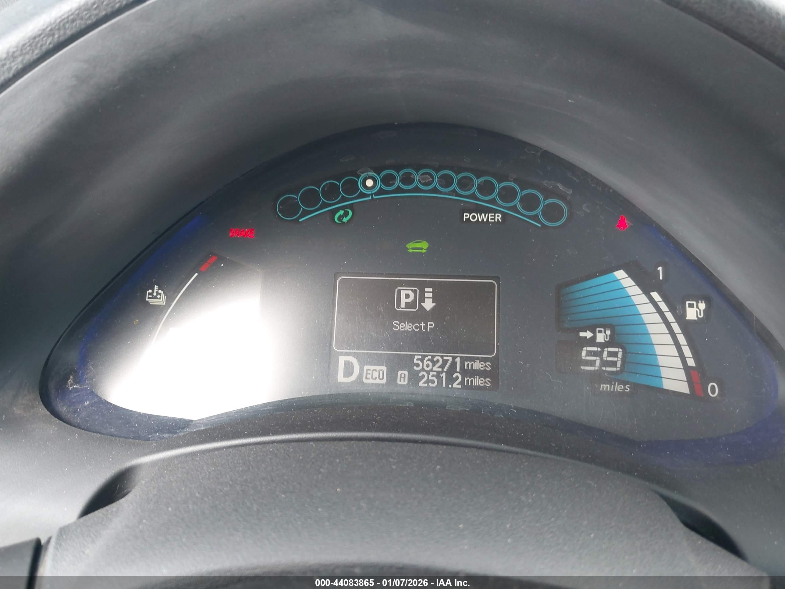 NISSAN LEAF image 7