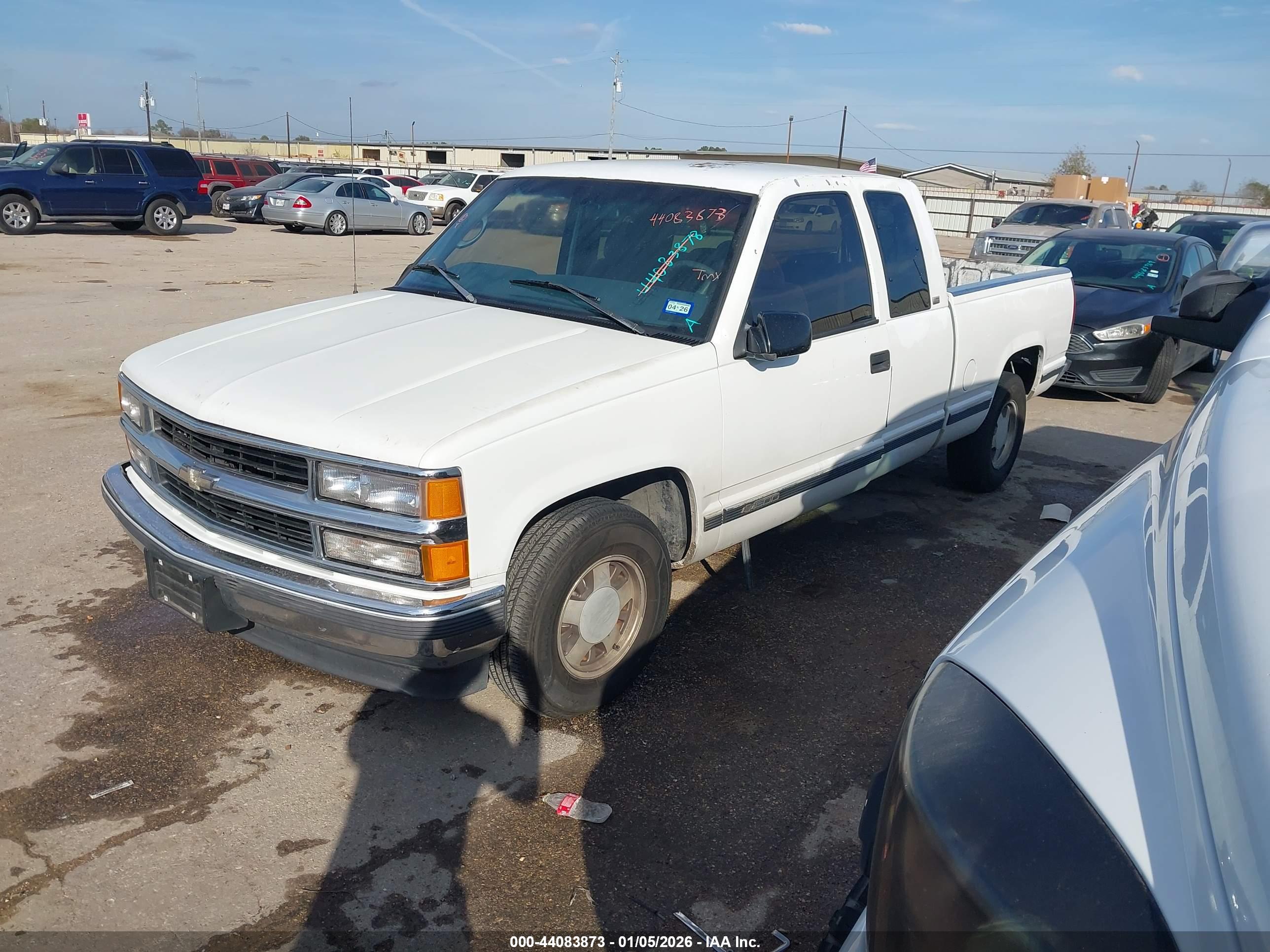 CHEVROLET C1500 image 2