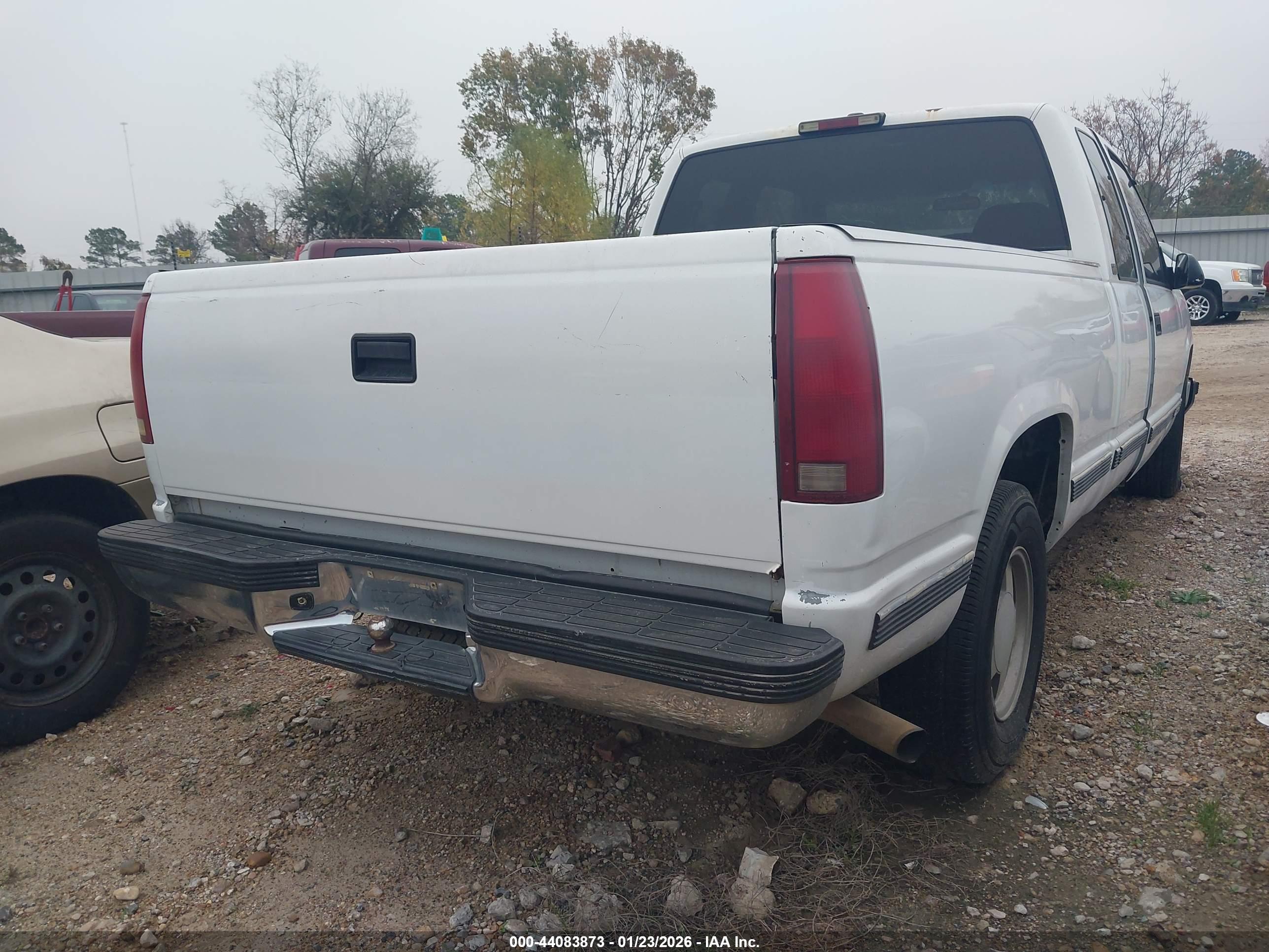 CHEVROLET C1500 image 4
