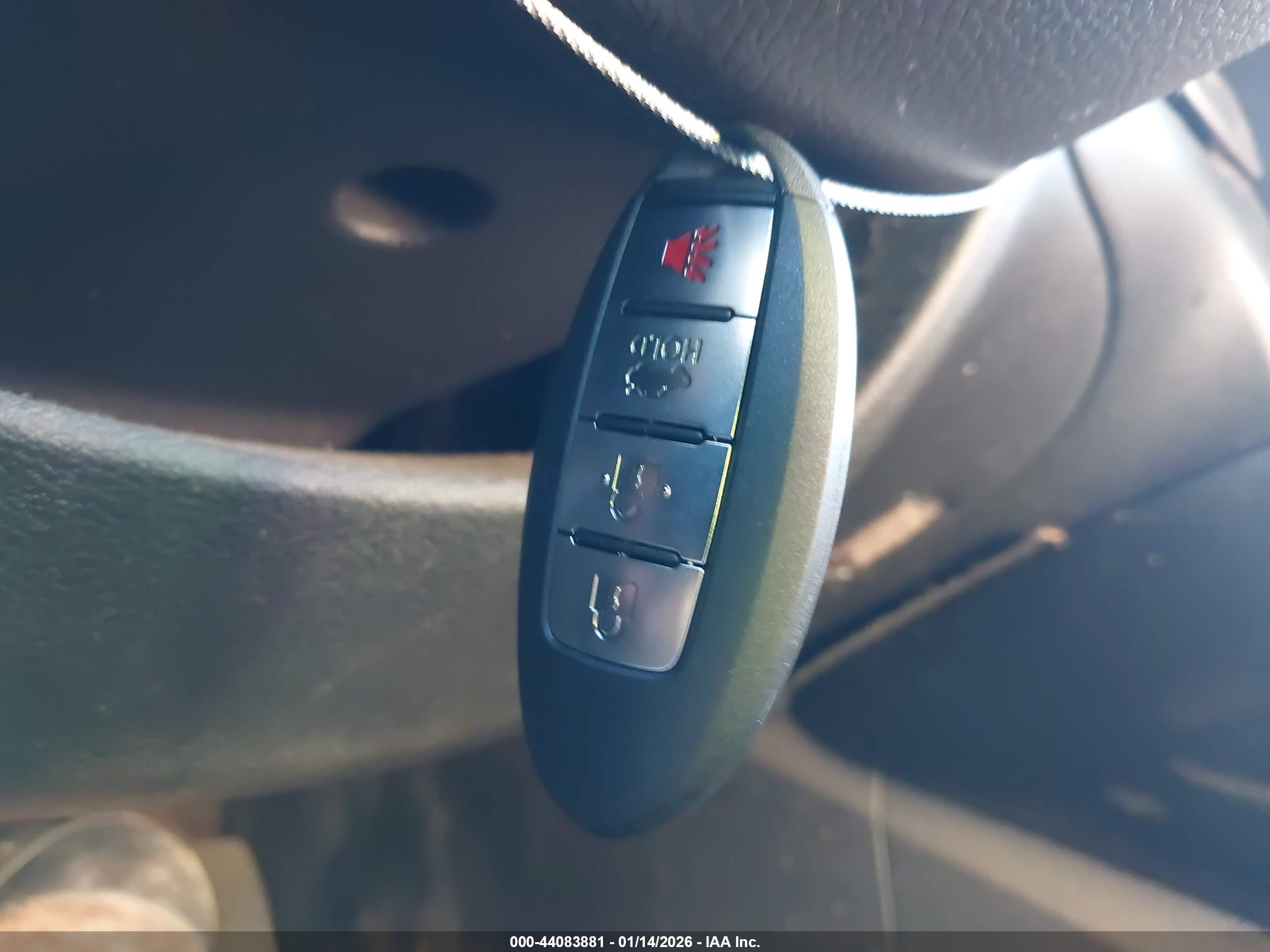 NISSAN MAXIMA image 11