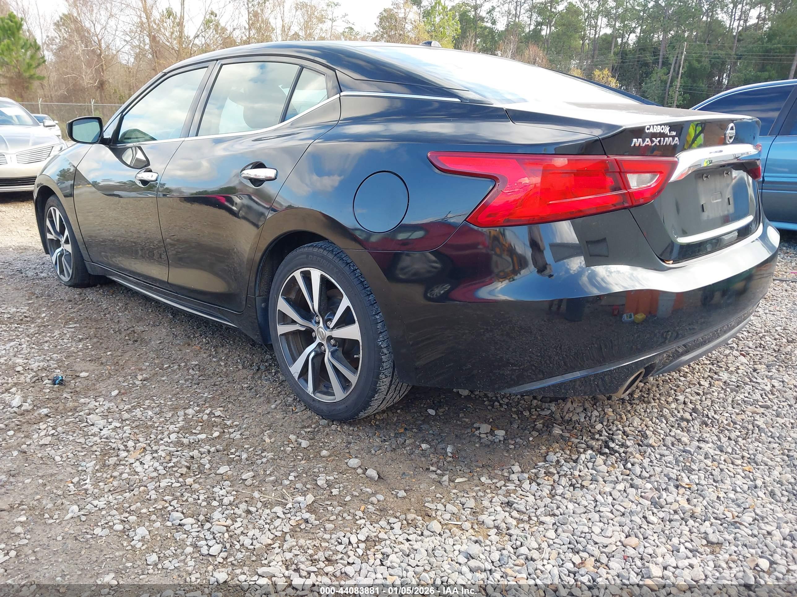 NISSAN MAXIMA image 3