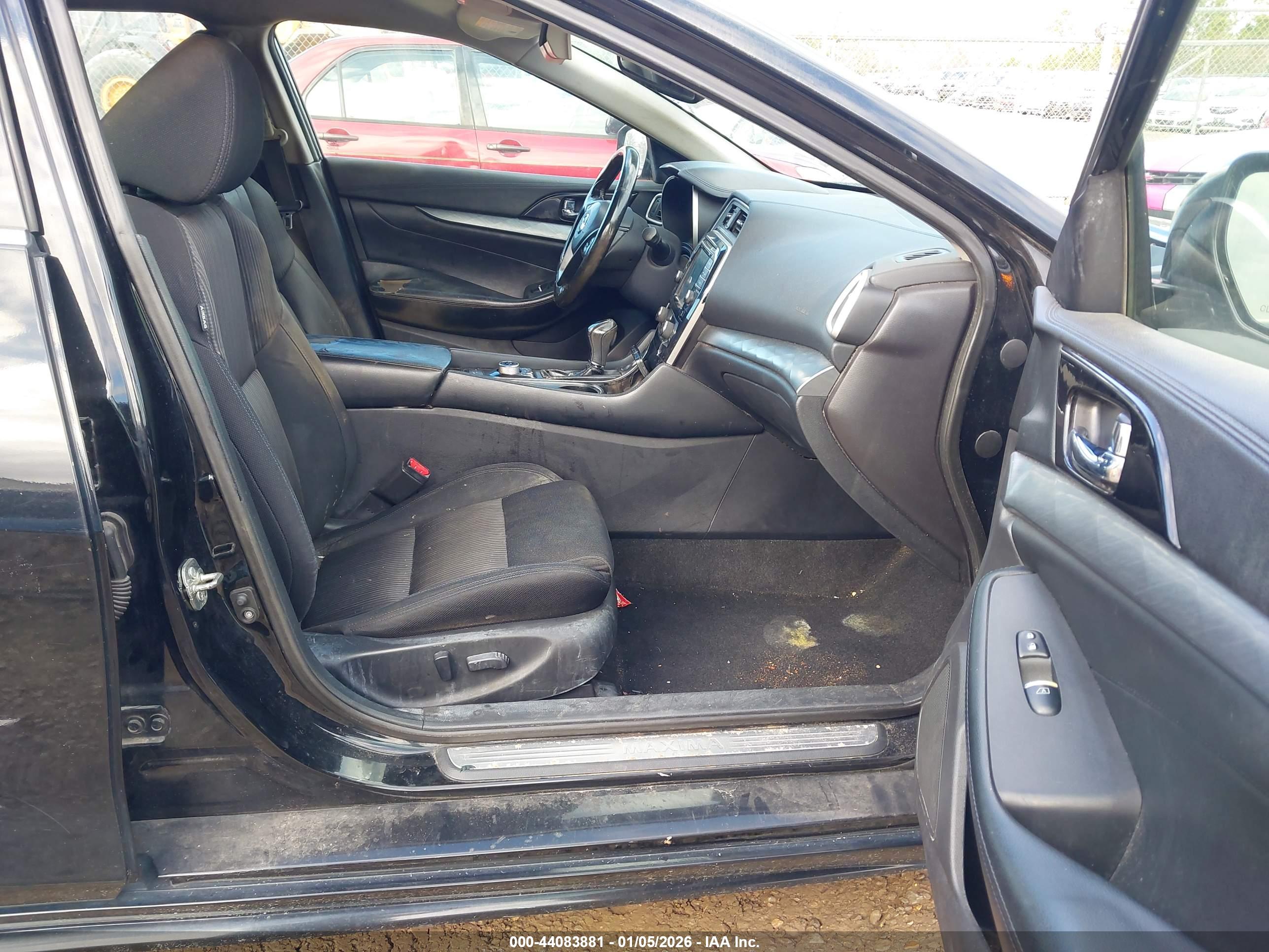 NISSAN MAXIMA image 5