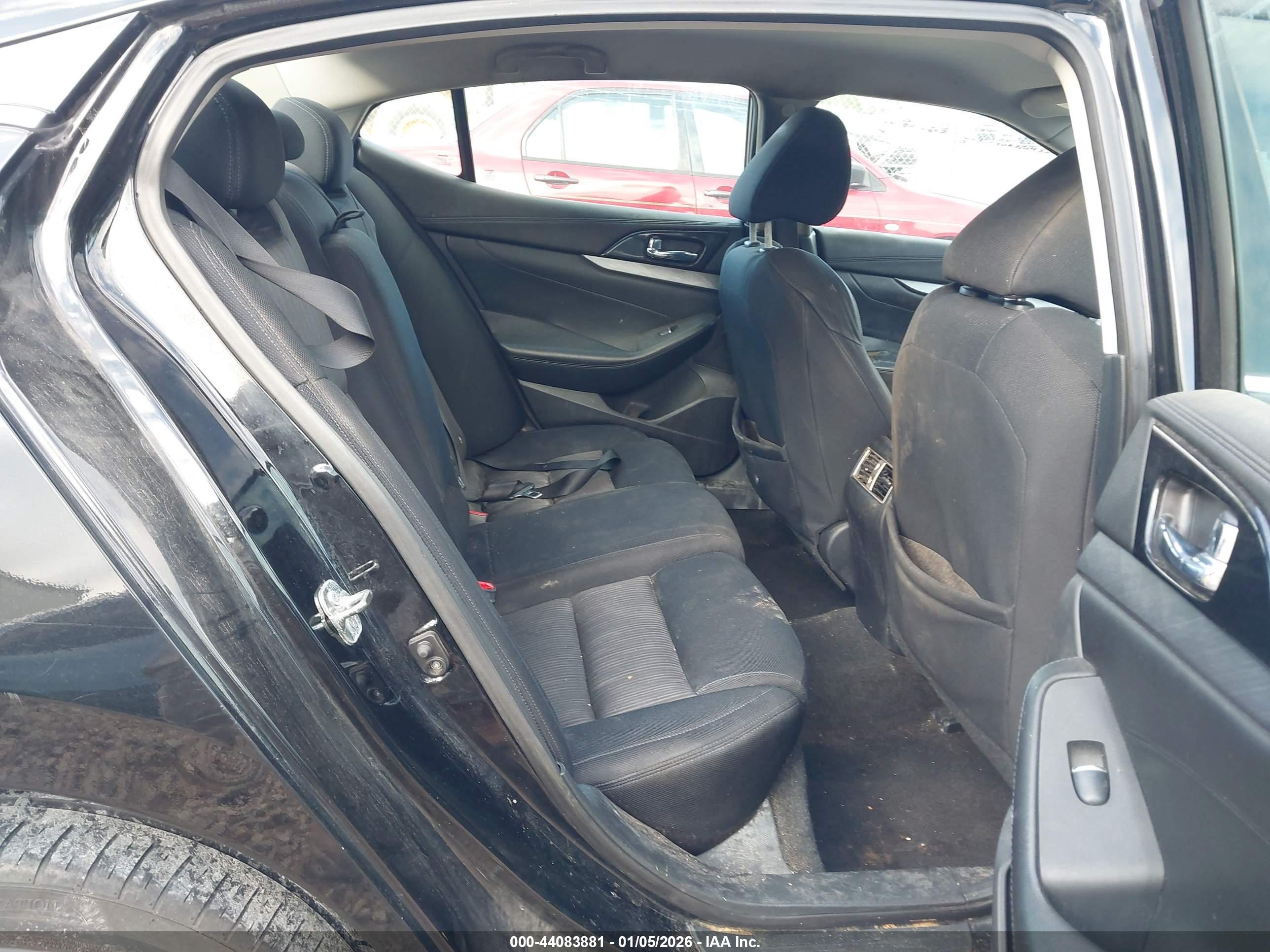 NISSAN MAXIMA image 8