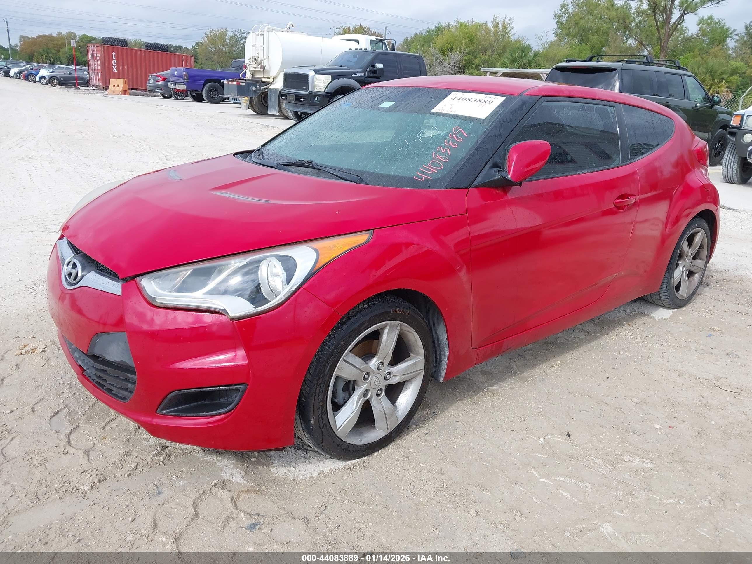 HYUNDAI VELOSTER image 2
