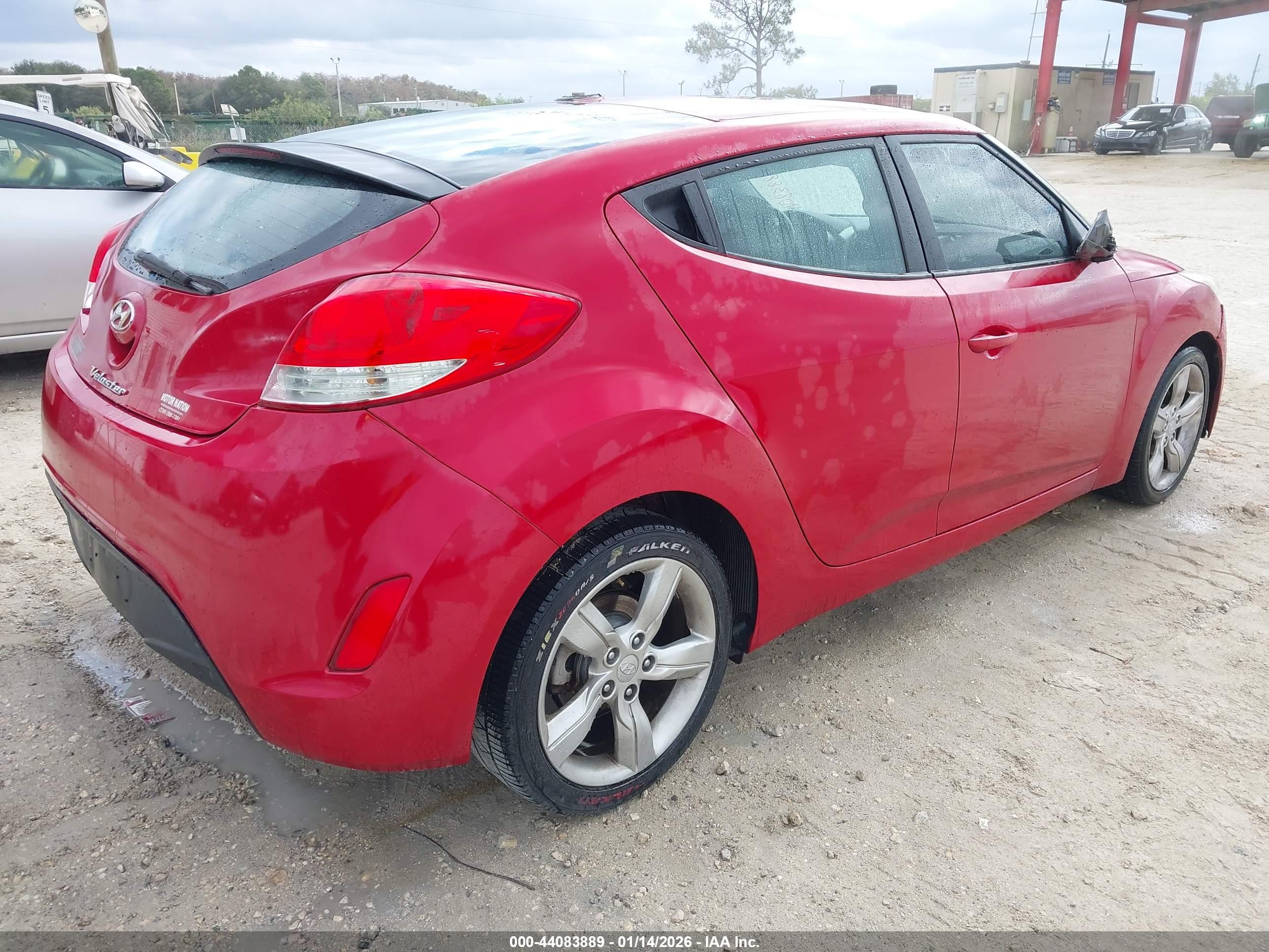 HYUNDAI VELOSTER image 4