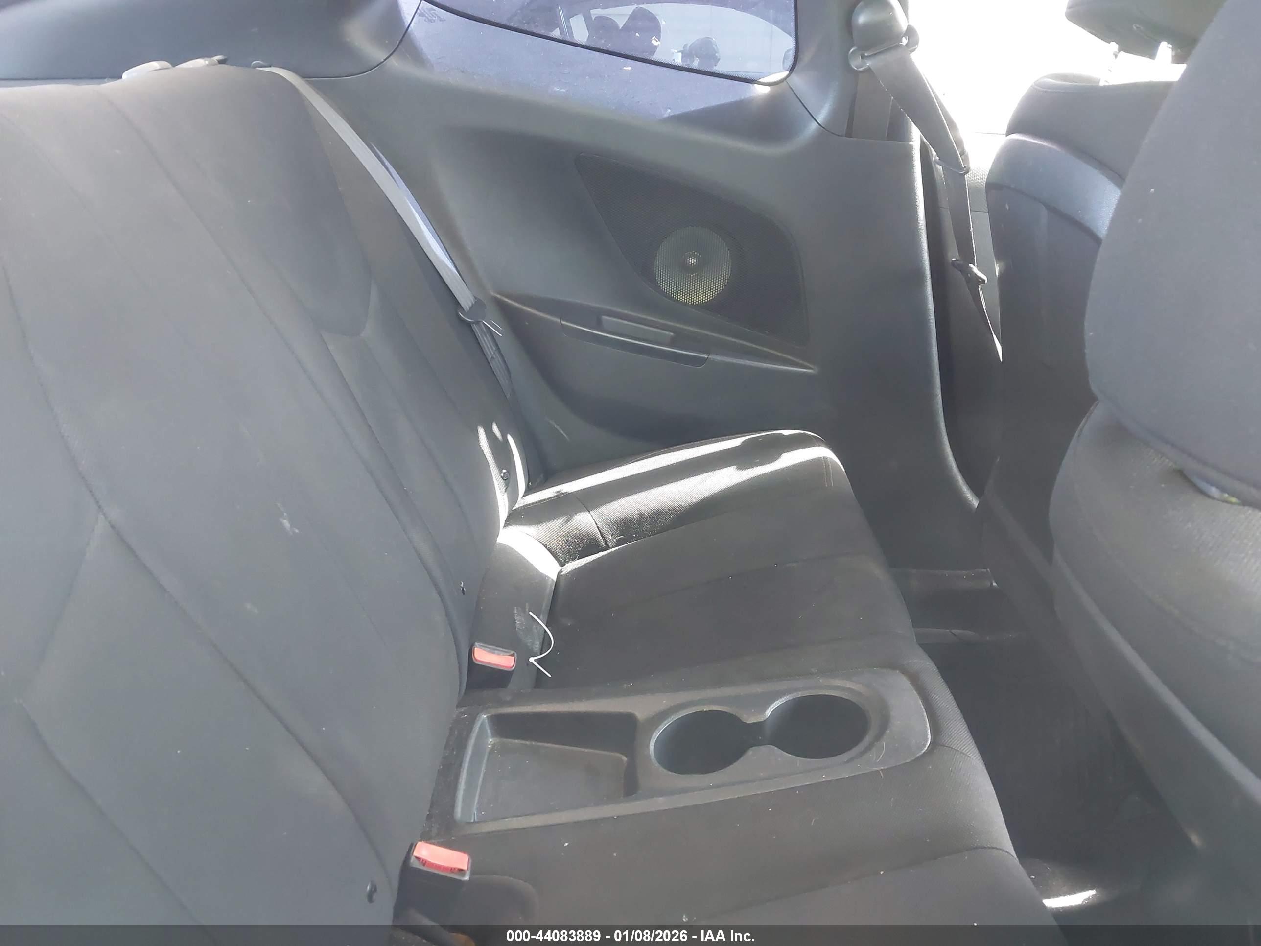 HYUNDAI VELOSTER image 8
