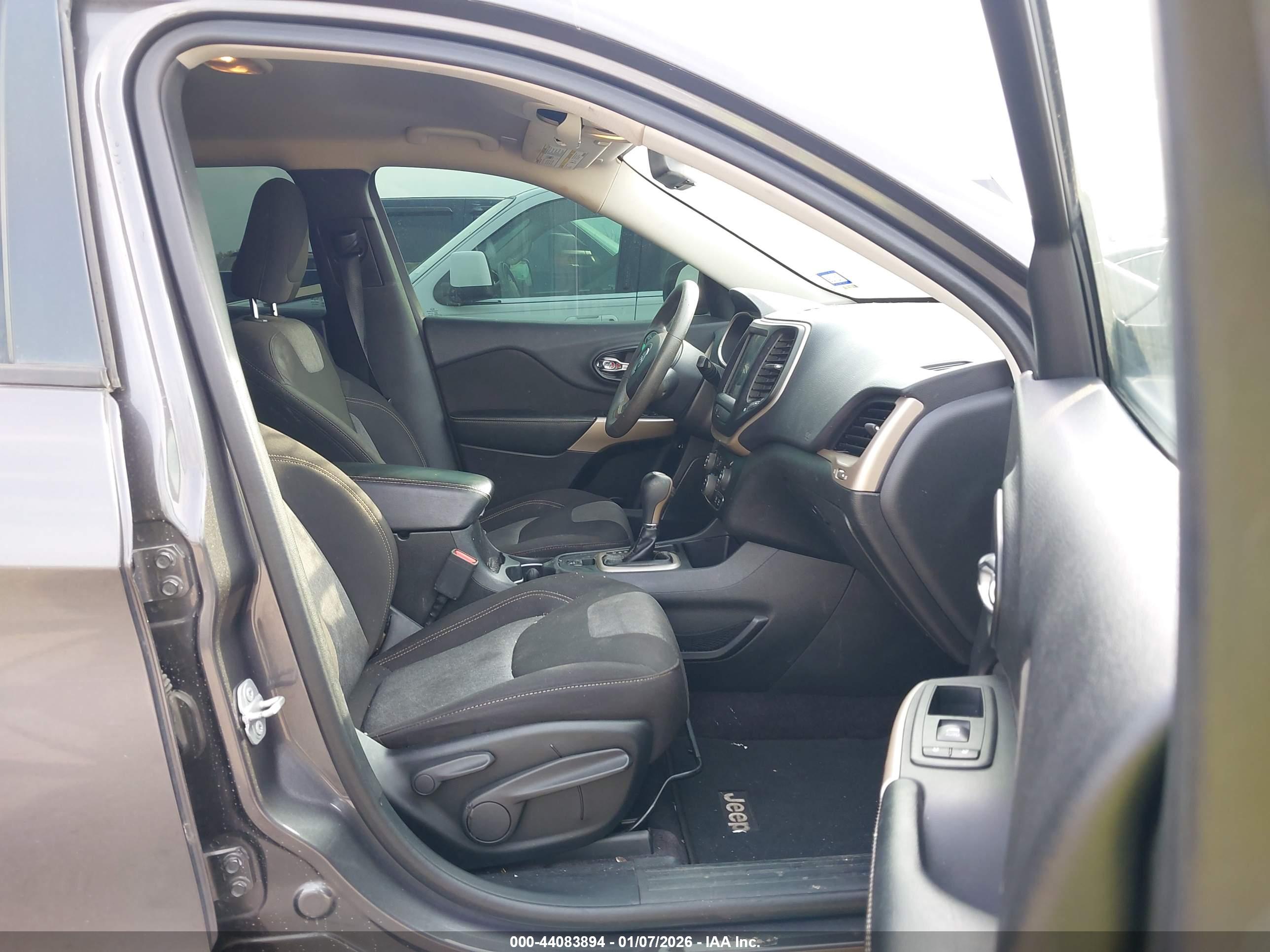 JEEP CHEROKEE image 5