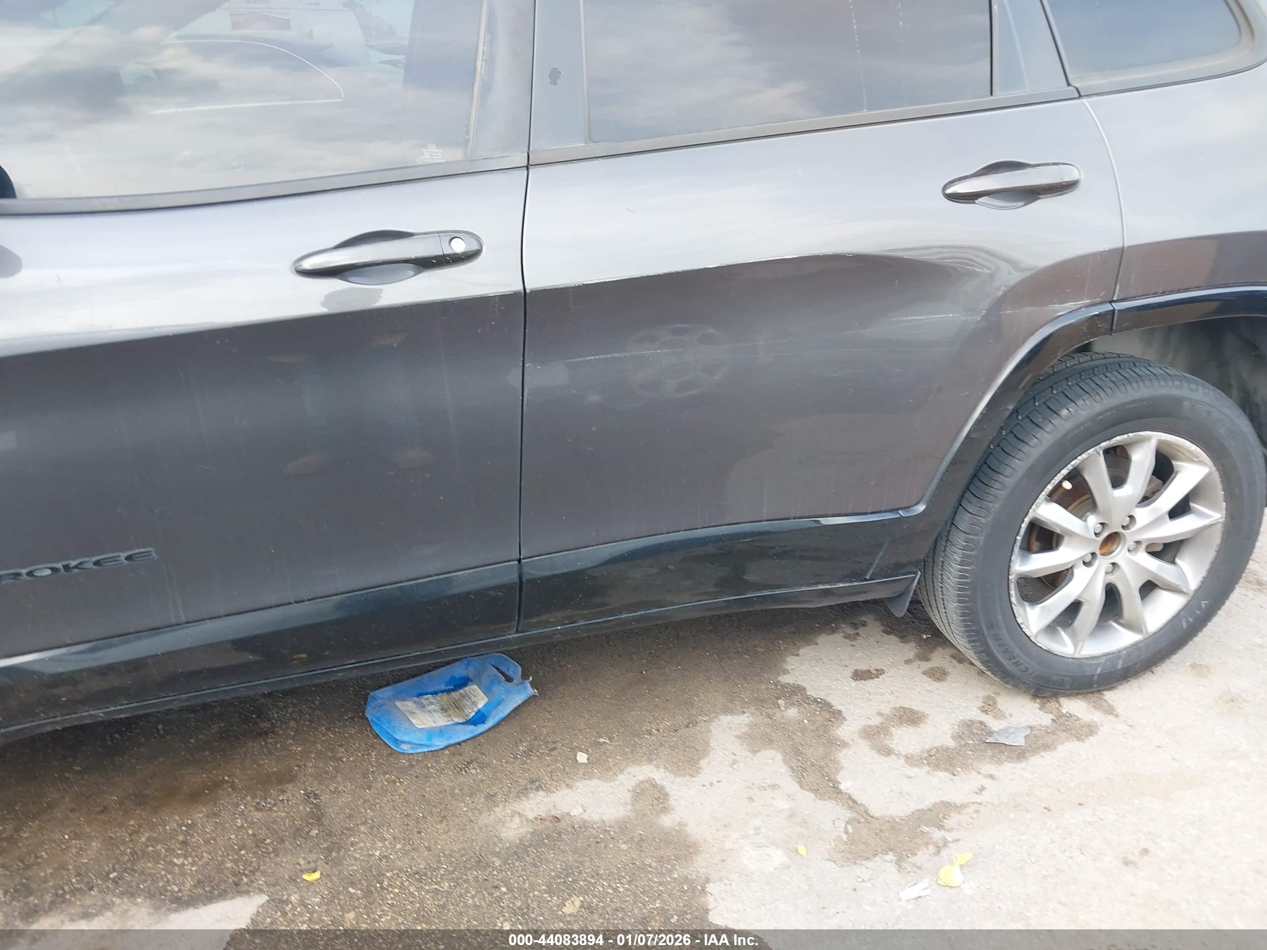 JEEP CHEROKEE image 6
