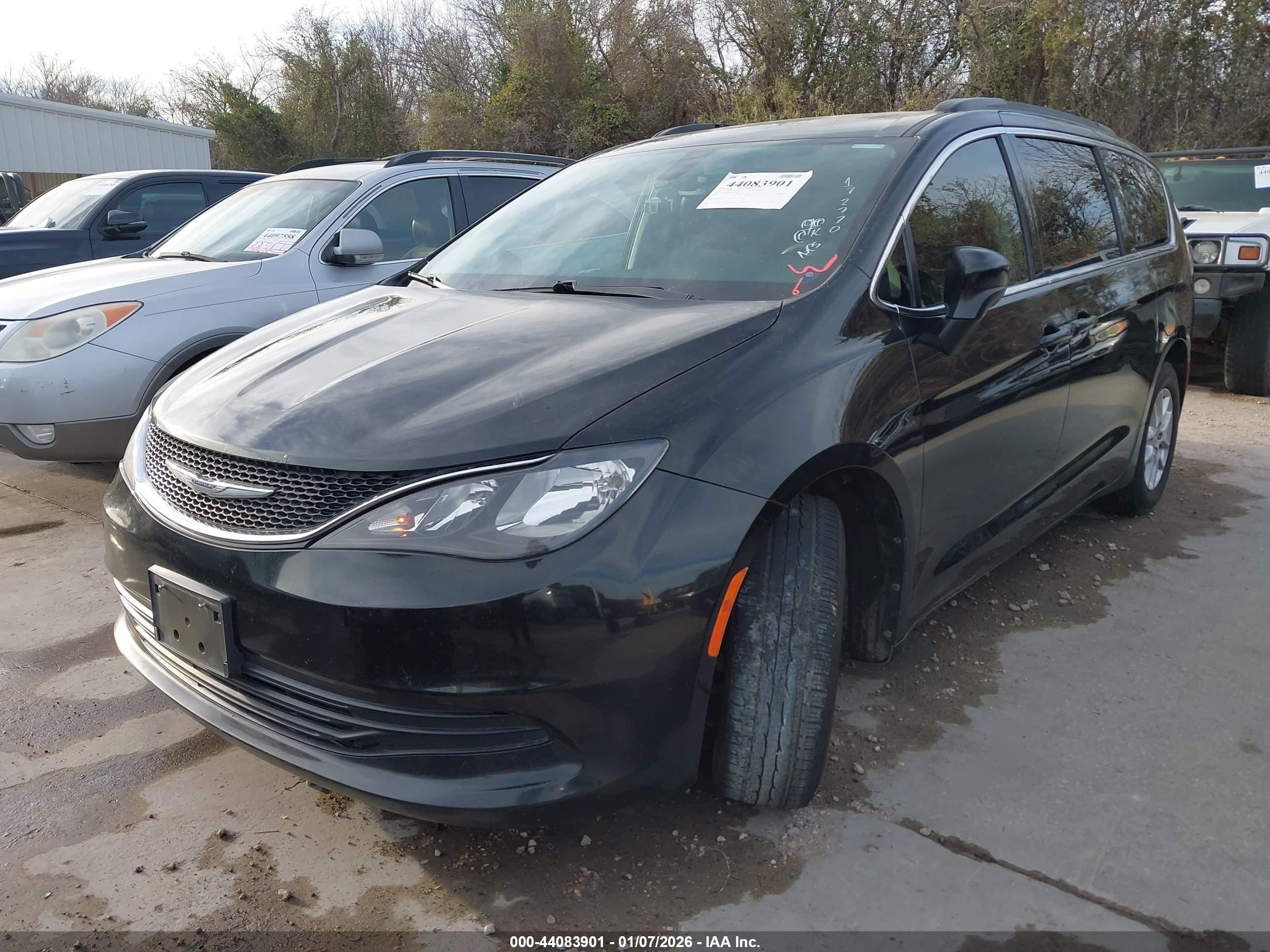 CHRYSLER VOYAGER image 2