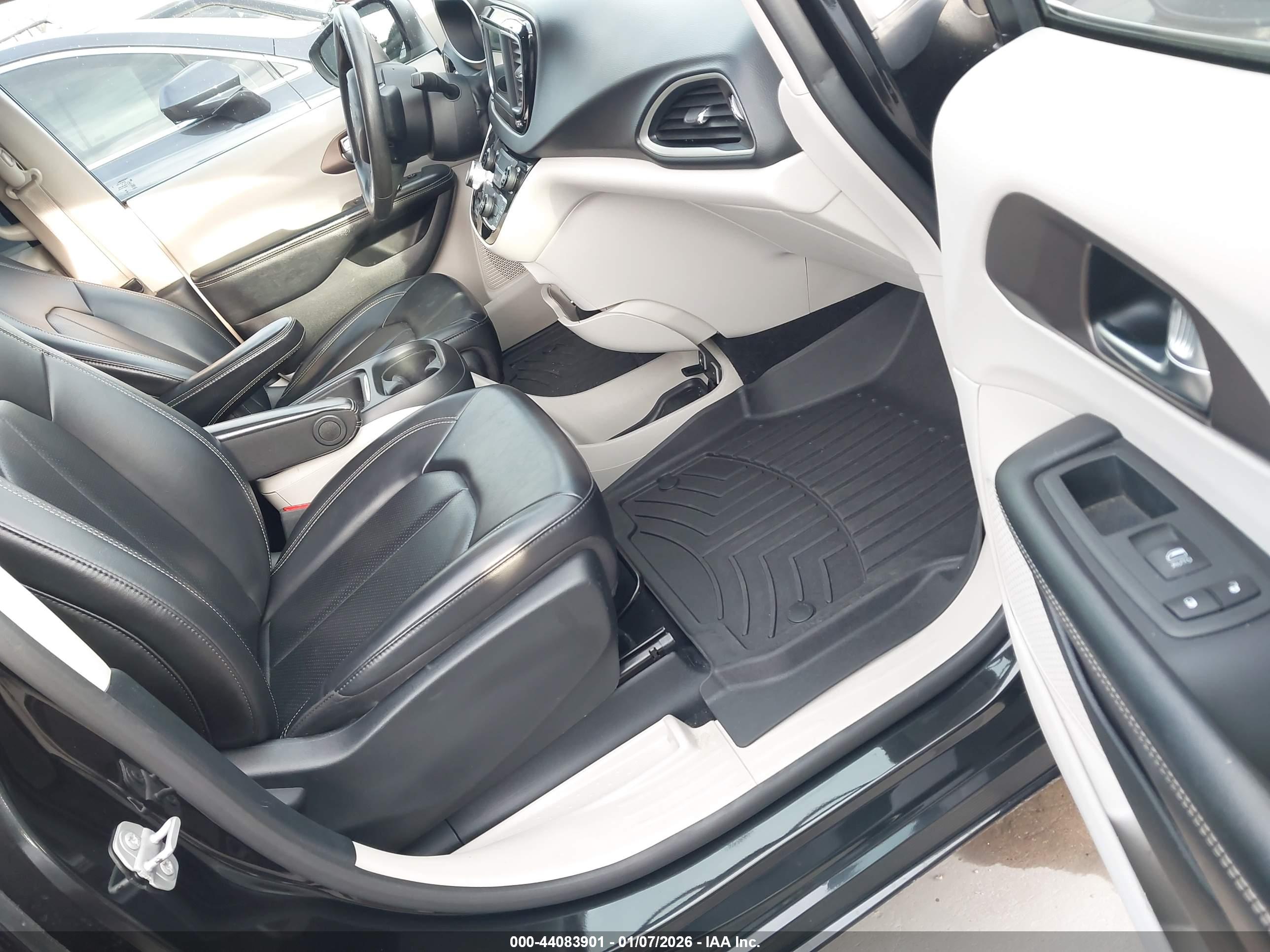 CHRYSLER VOYAGER image 5