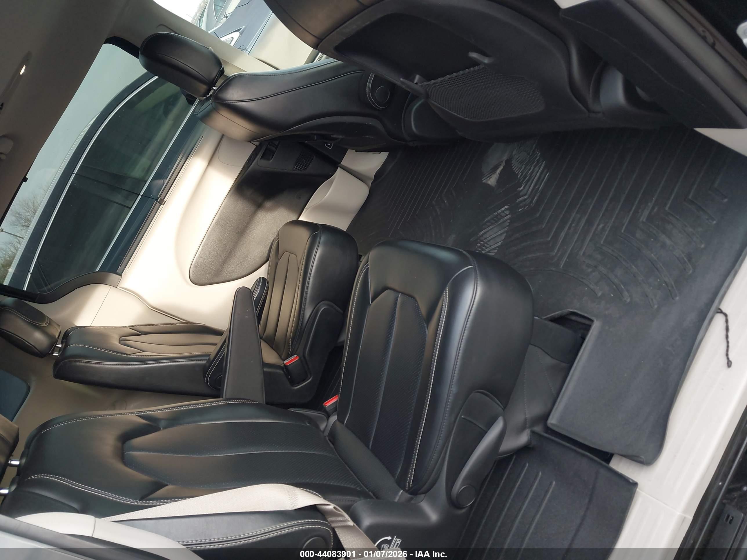 CHRYSLER VOYAGER image 8