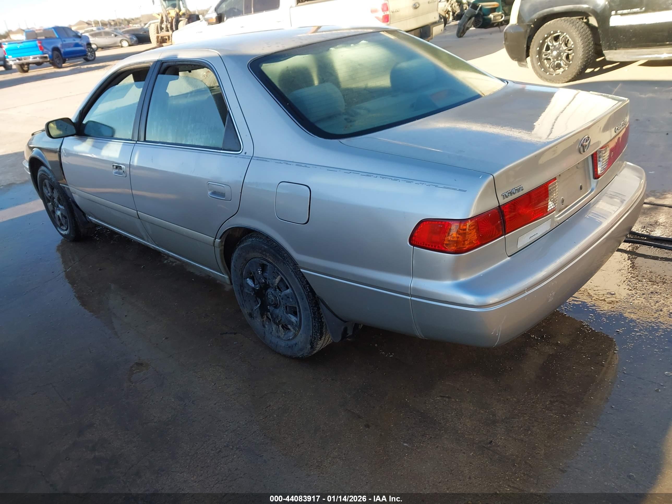 TOYOTA CAMRY image 3