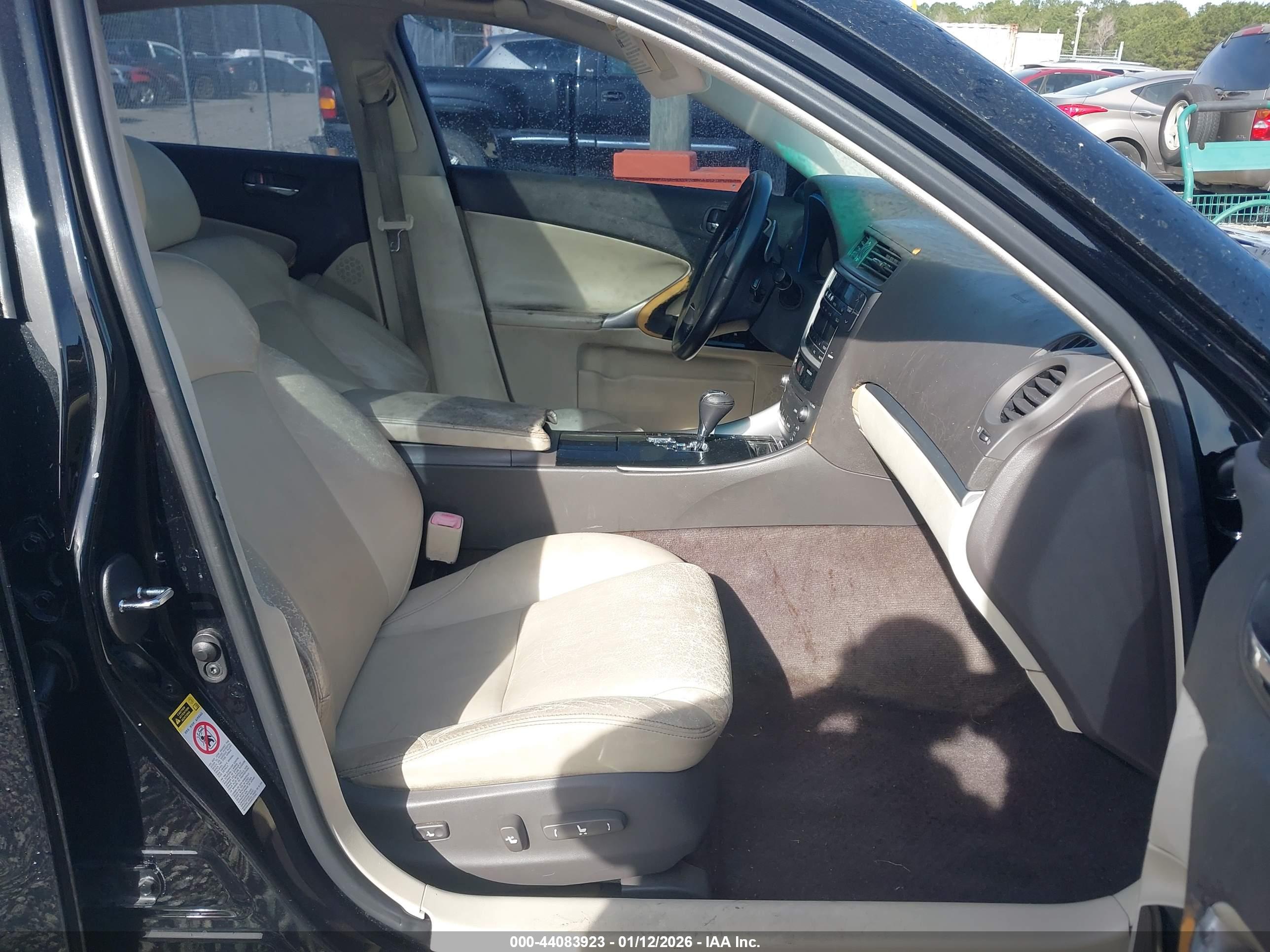 LEXUS IS image 5