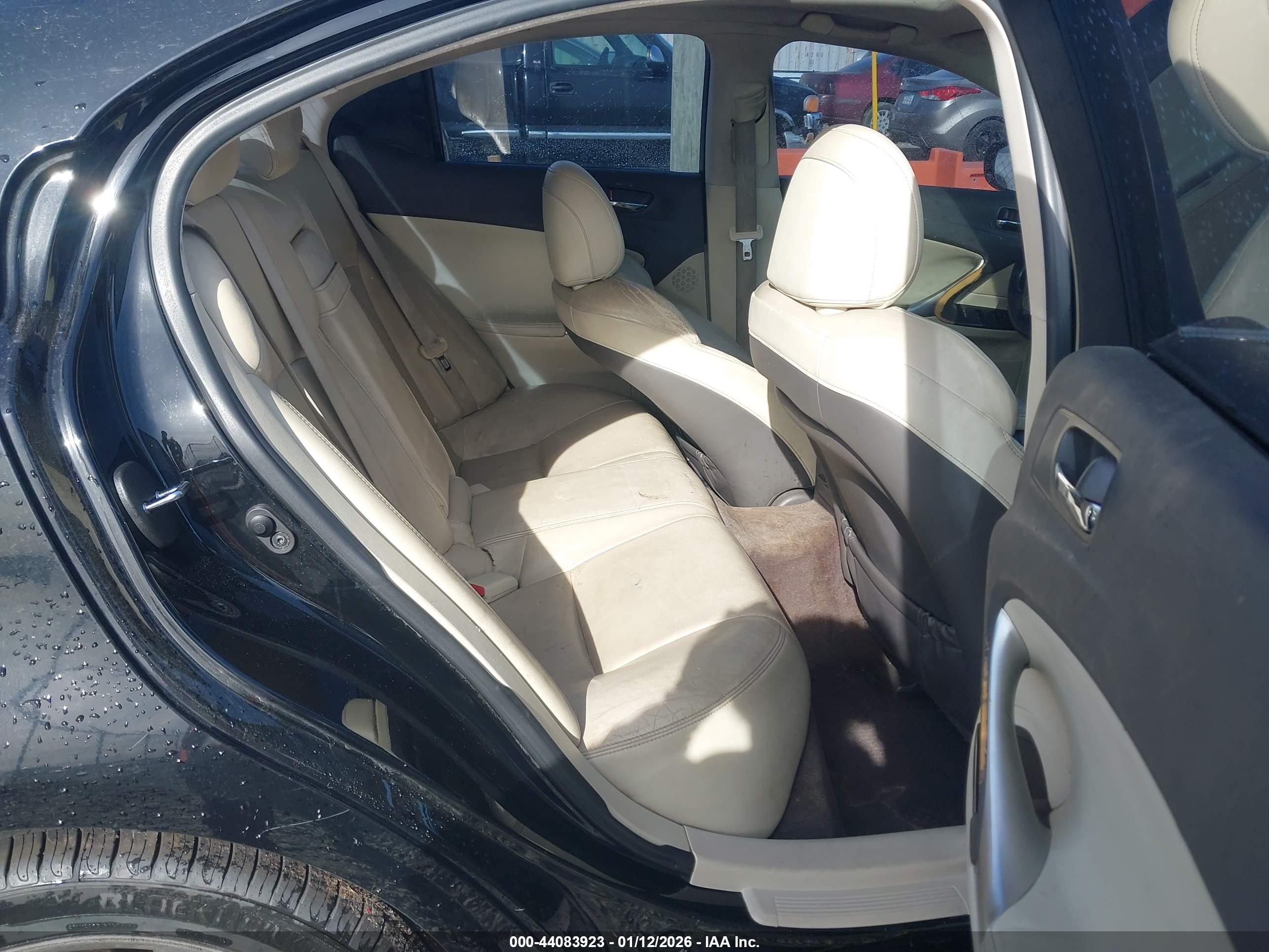 LEXUS IS image 8