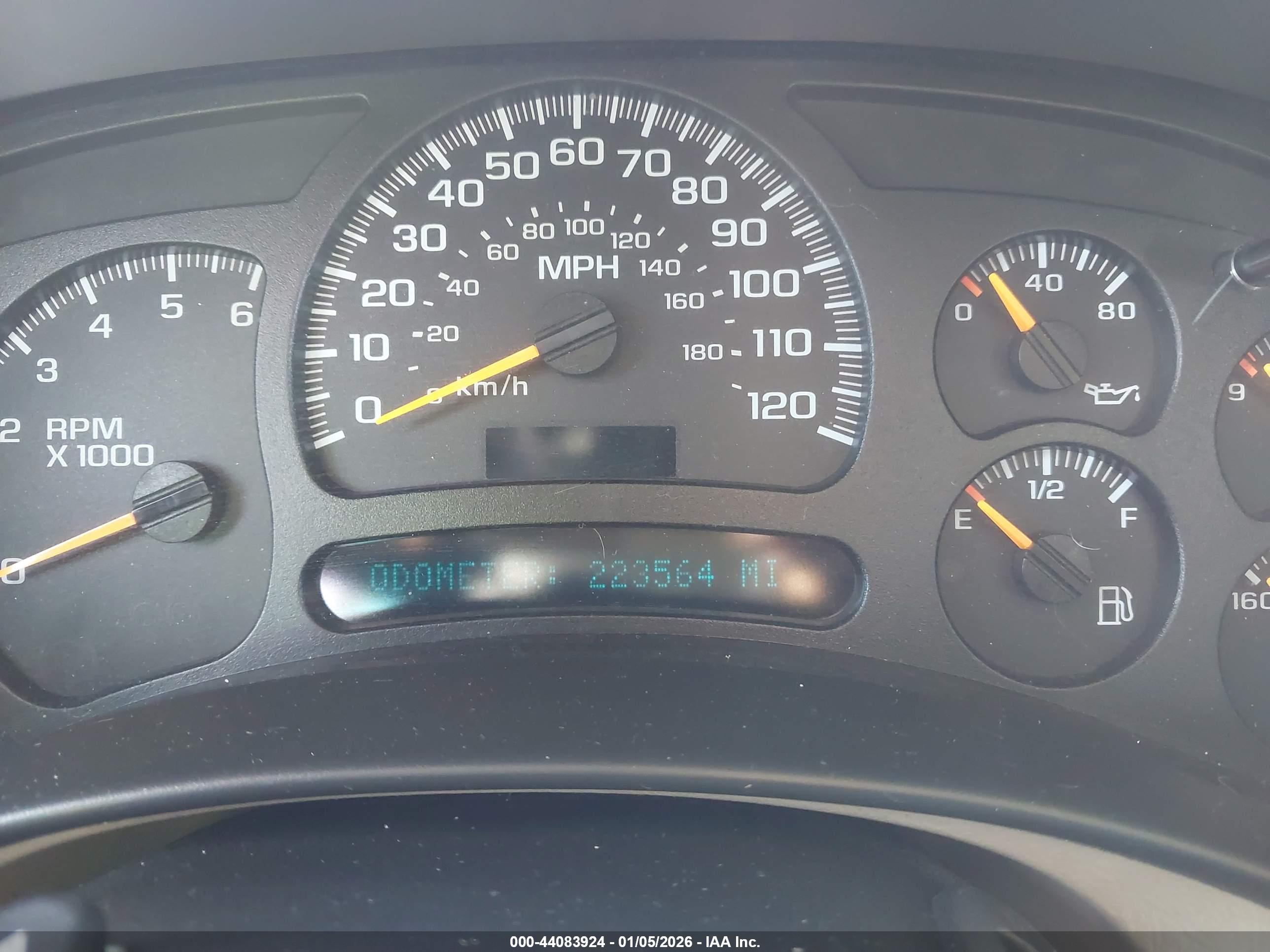 CHEVROLET SUBURBAN image 7