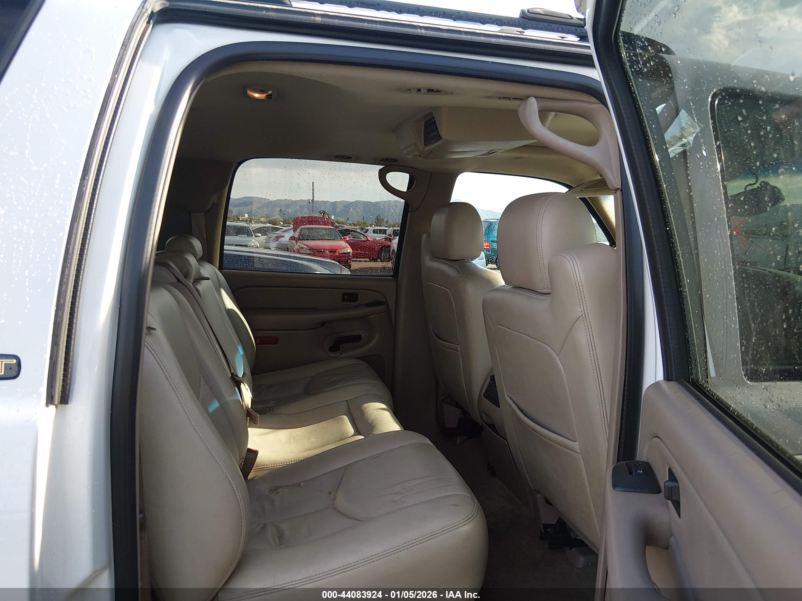 CHEVROLET SUBURBAN image 8