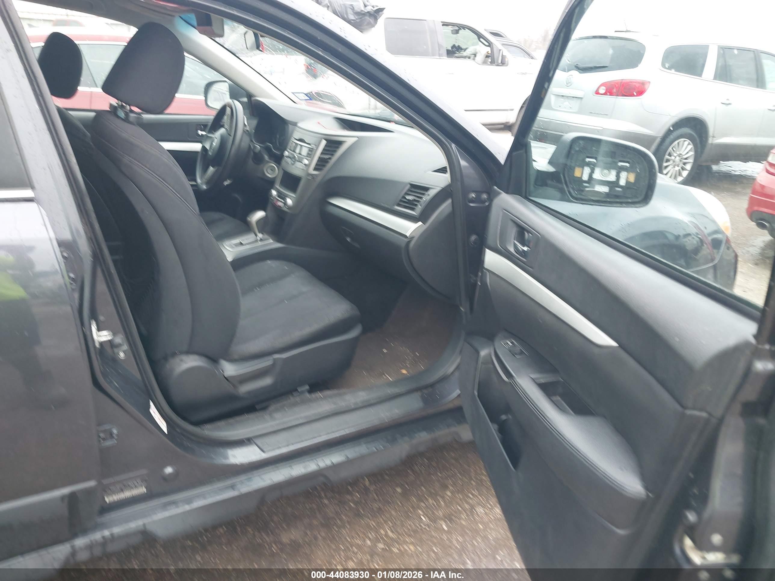 SUBARU OUTBACK image 5