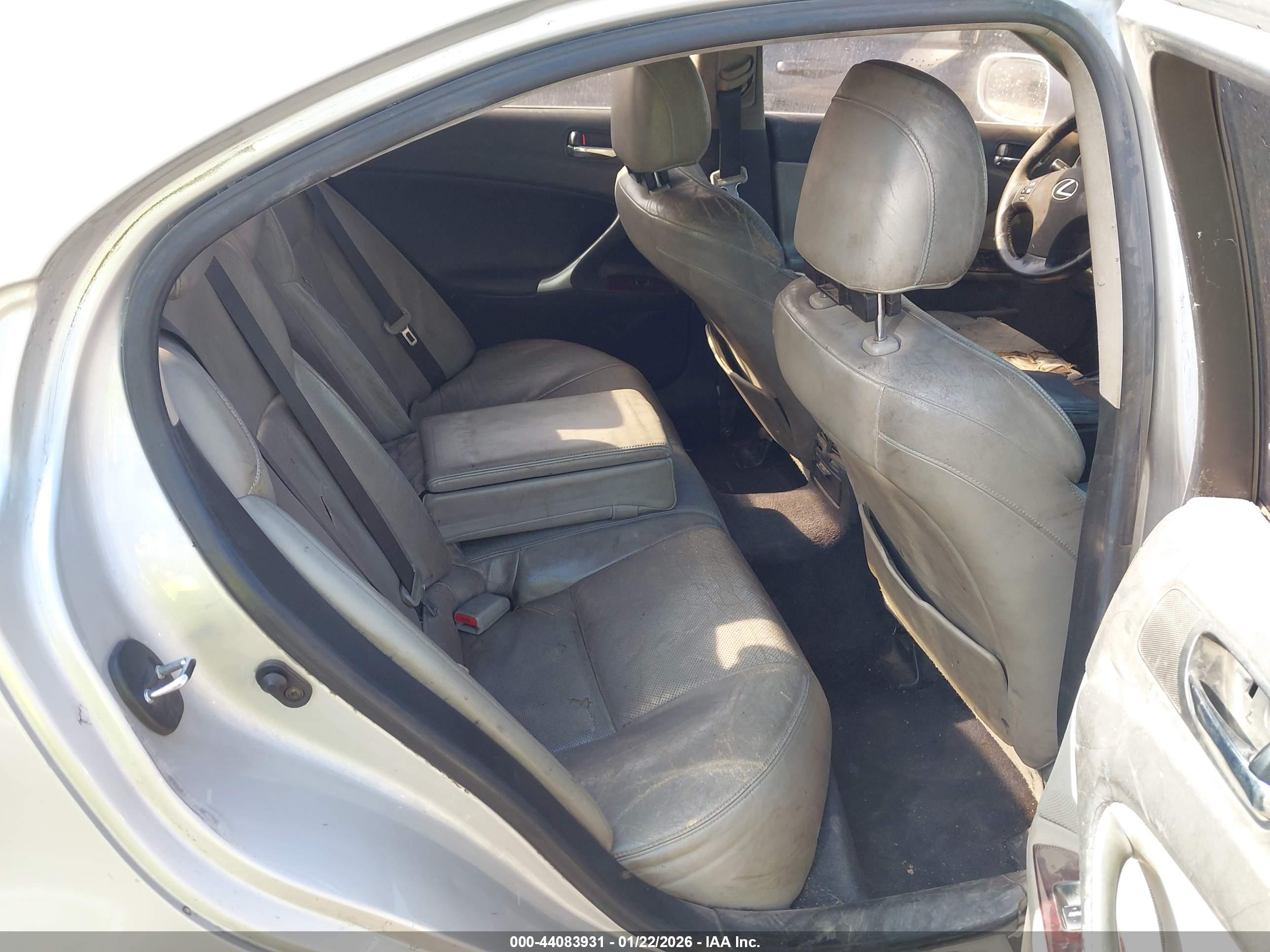 LEXUS IS image 8