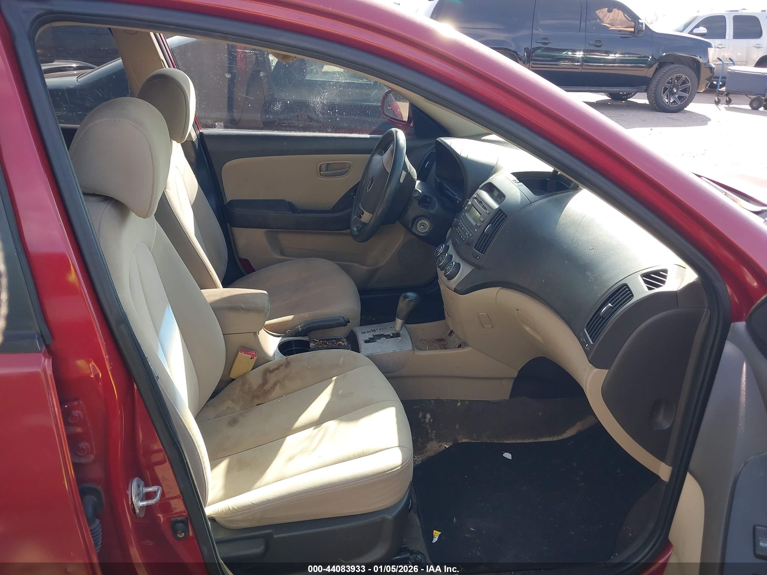 HYUNDAI ELANTRA image 5
