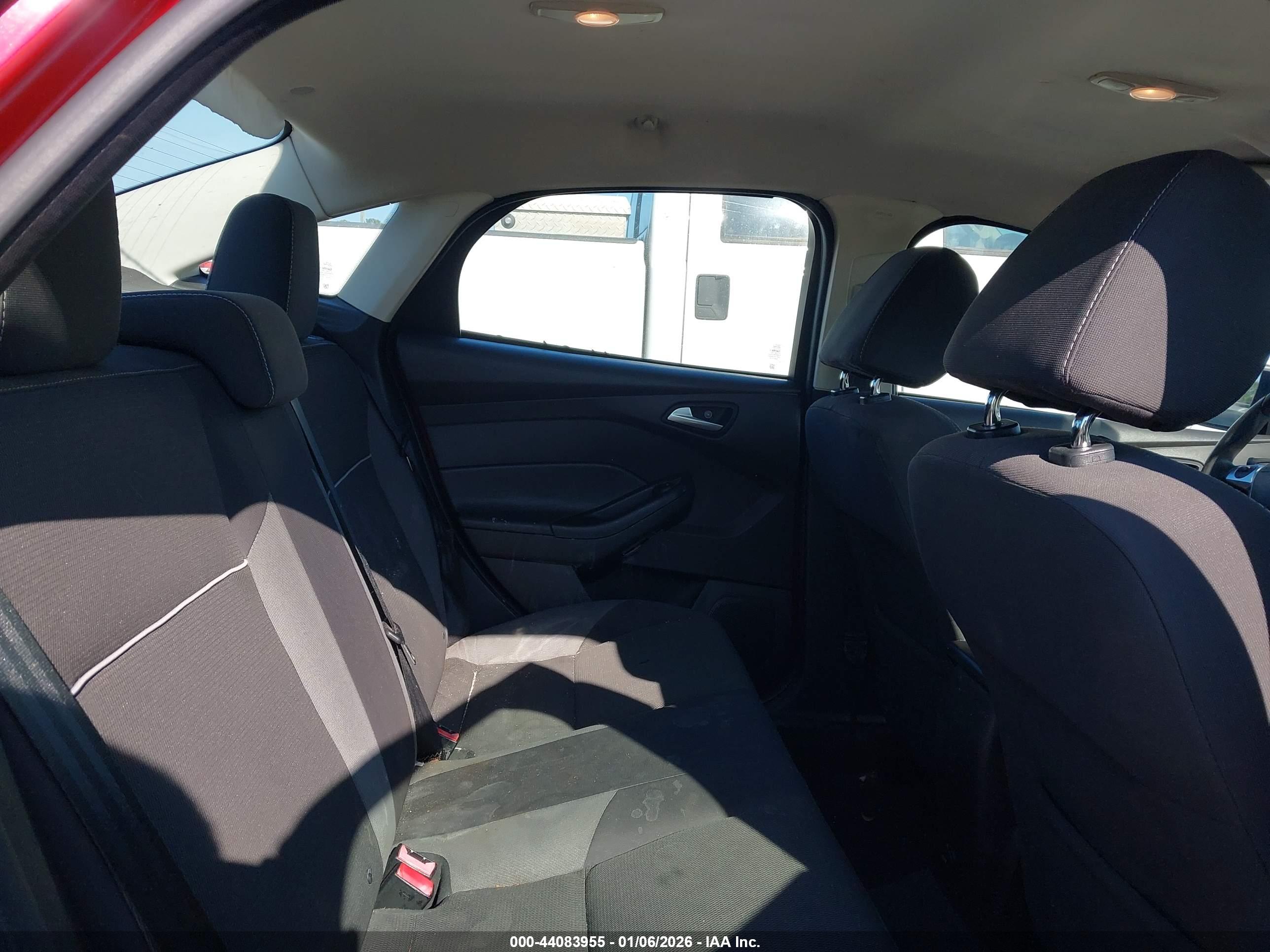 FORD FOCUS image 8