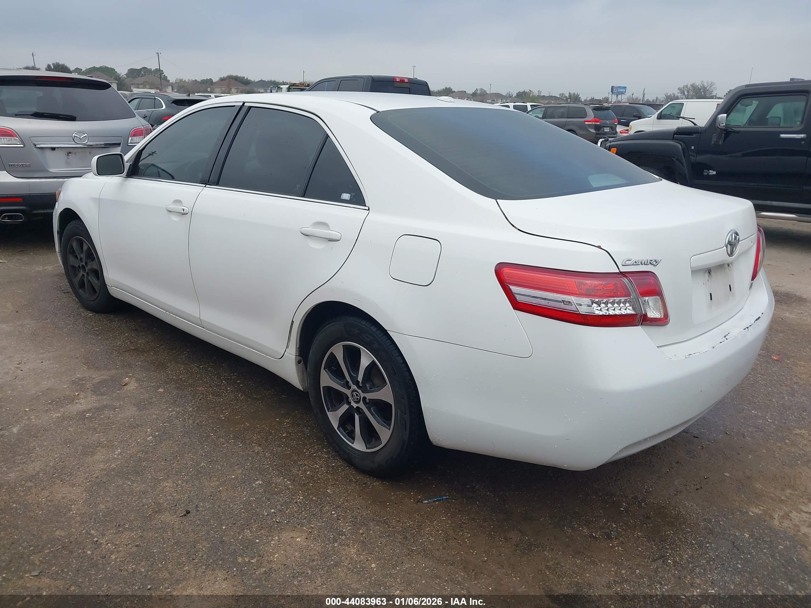 TOYOTA CAMRY image 3