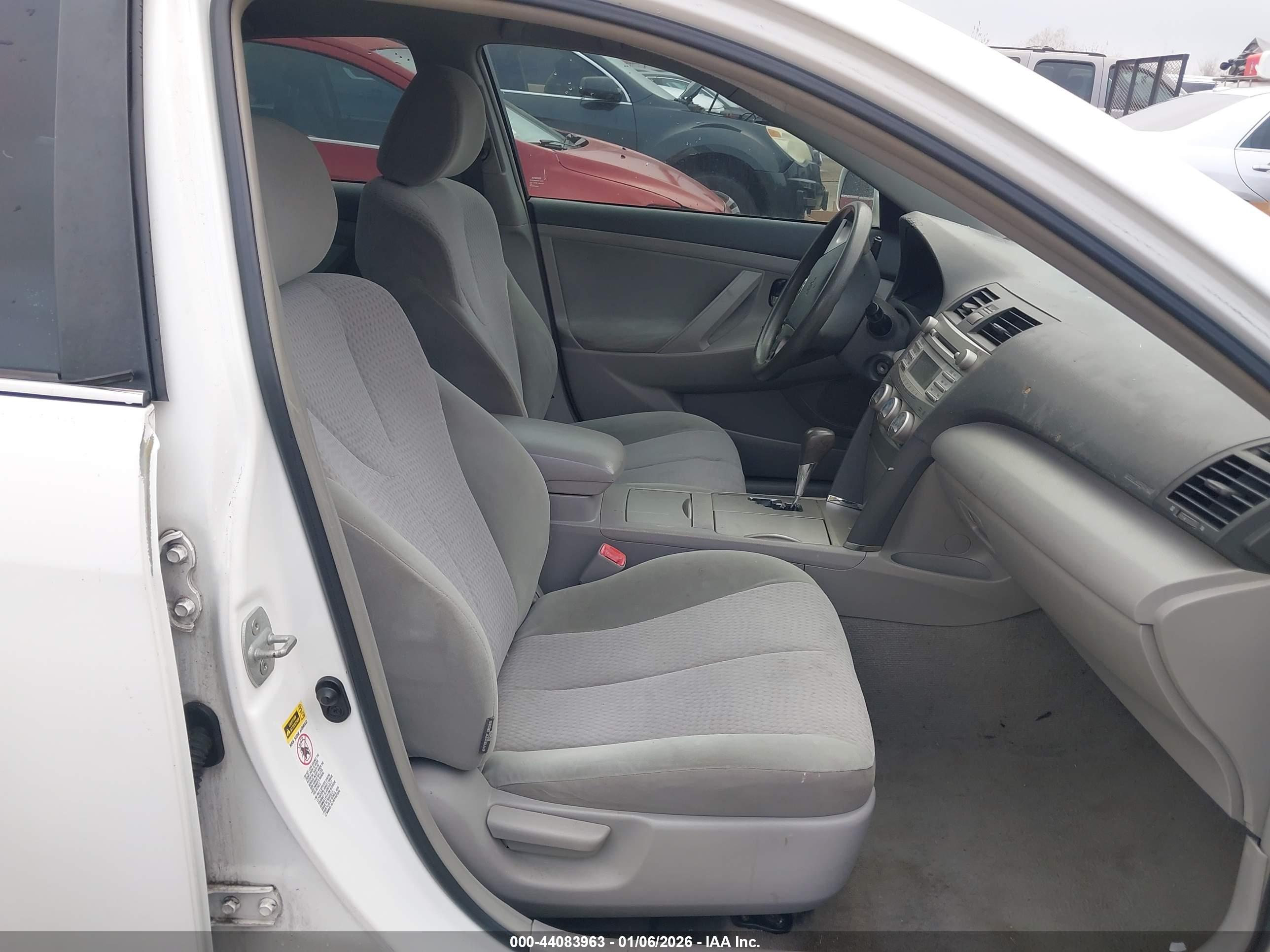 TOYOTA CAMRY image 5