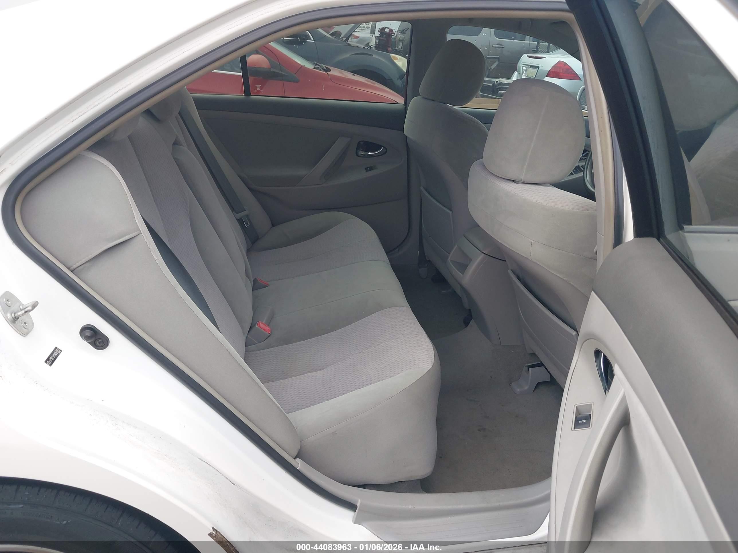 TOYOTA CAMRY image 8