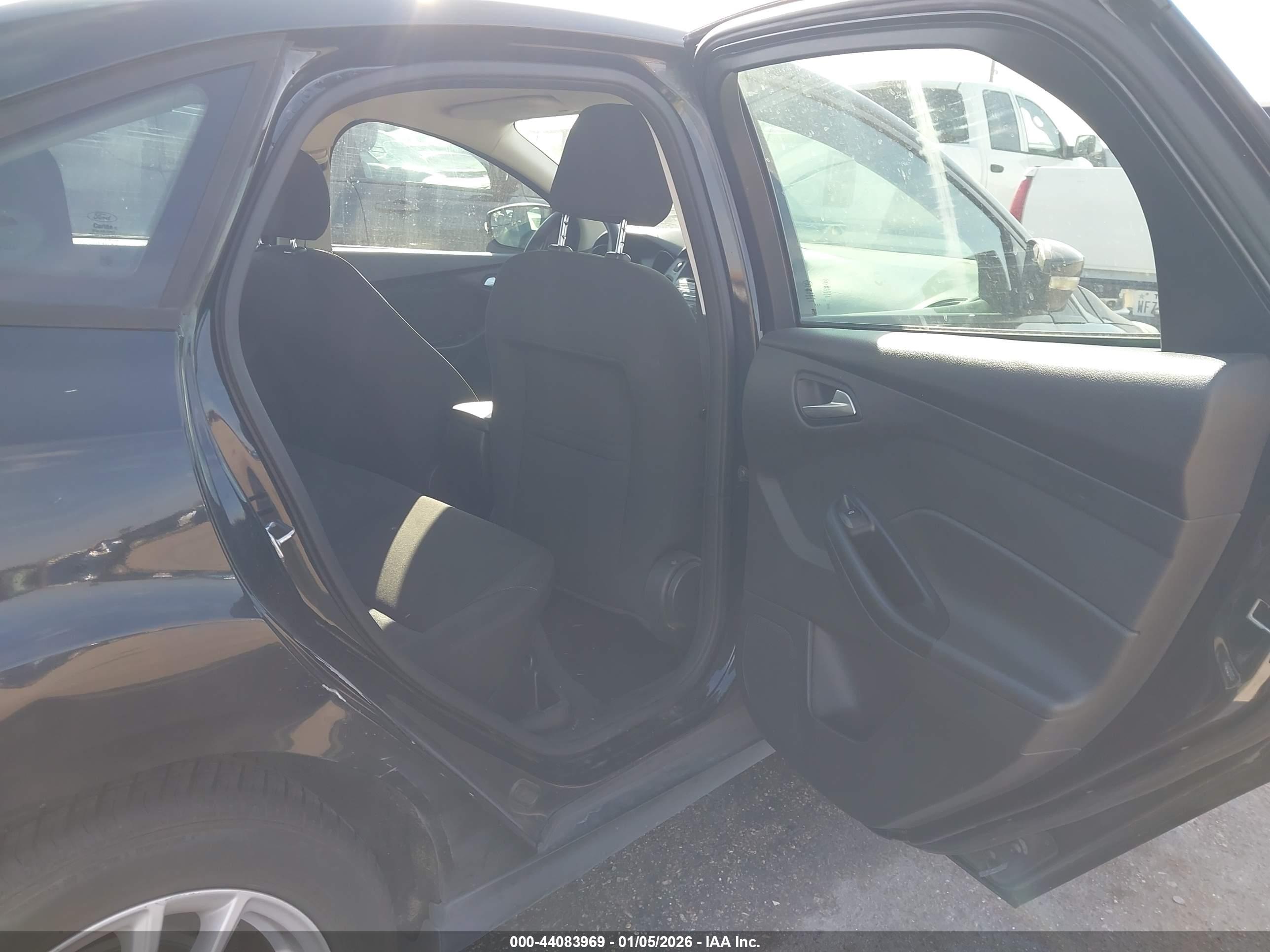 FORD FOCUS image 8