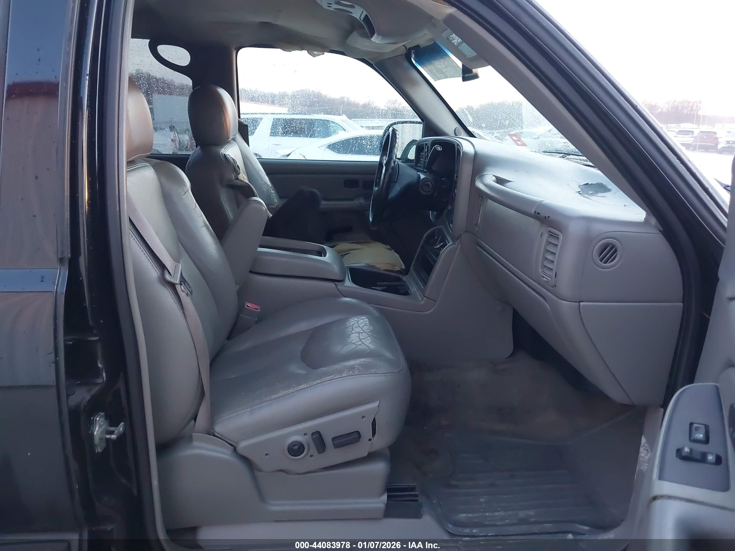 CHEVROLET SILVERADO image 5
